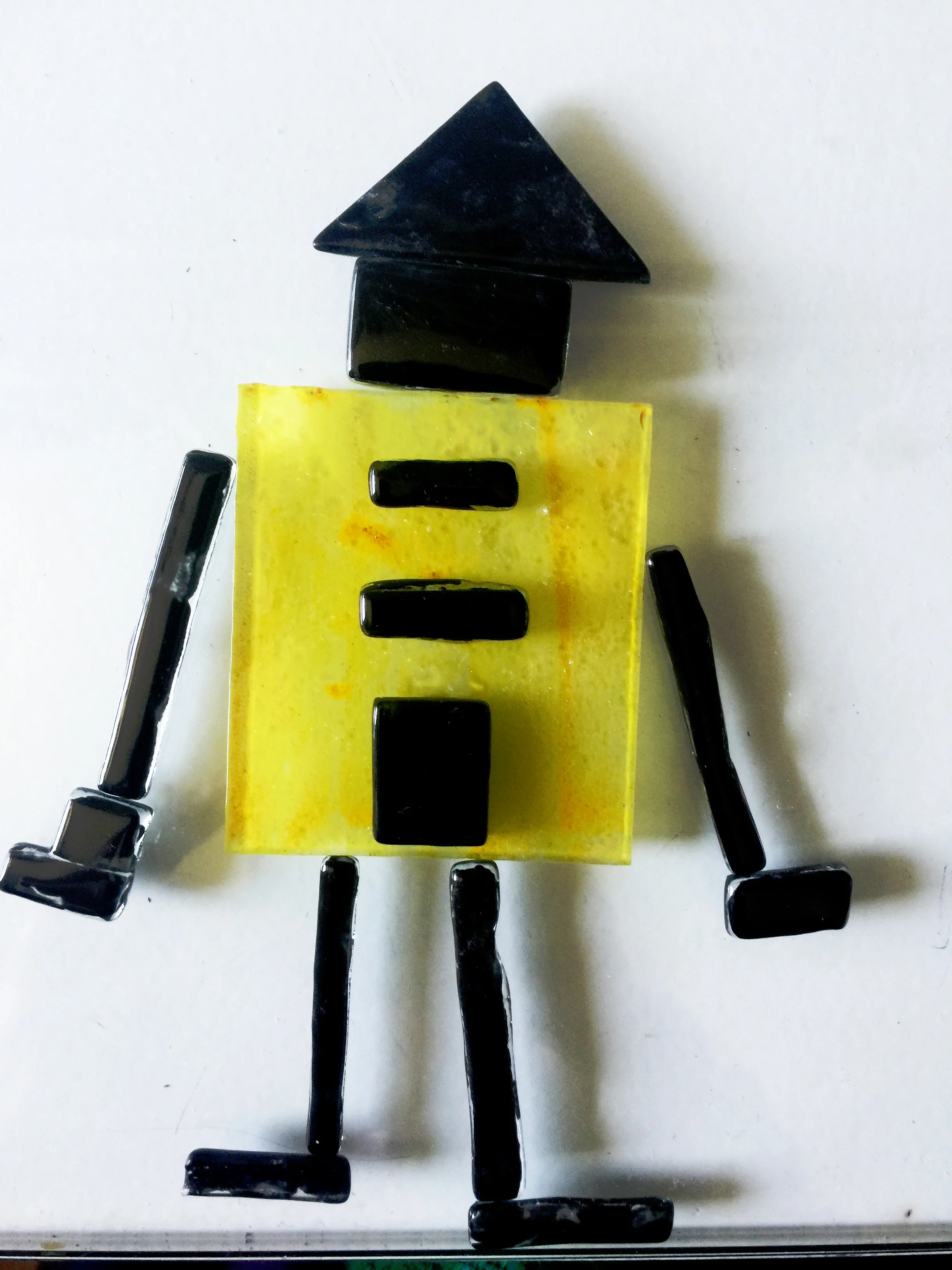boneco preto e amarelo.jpg
