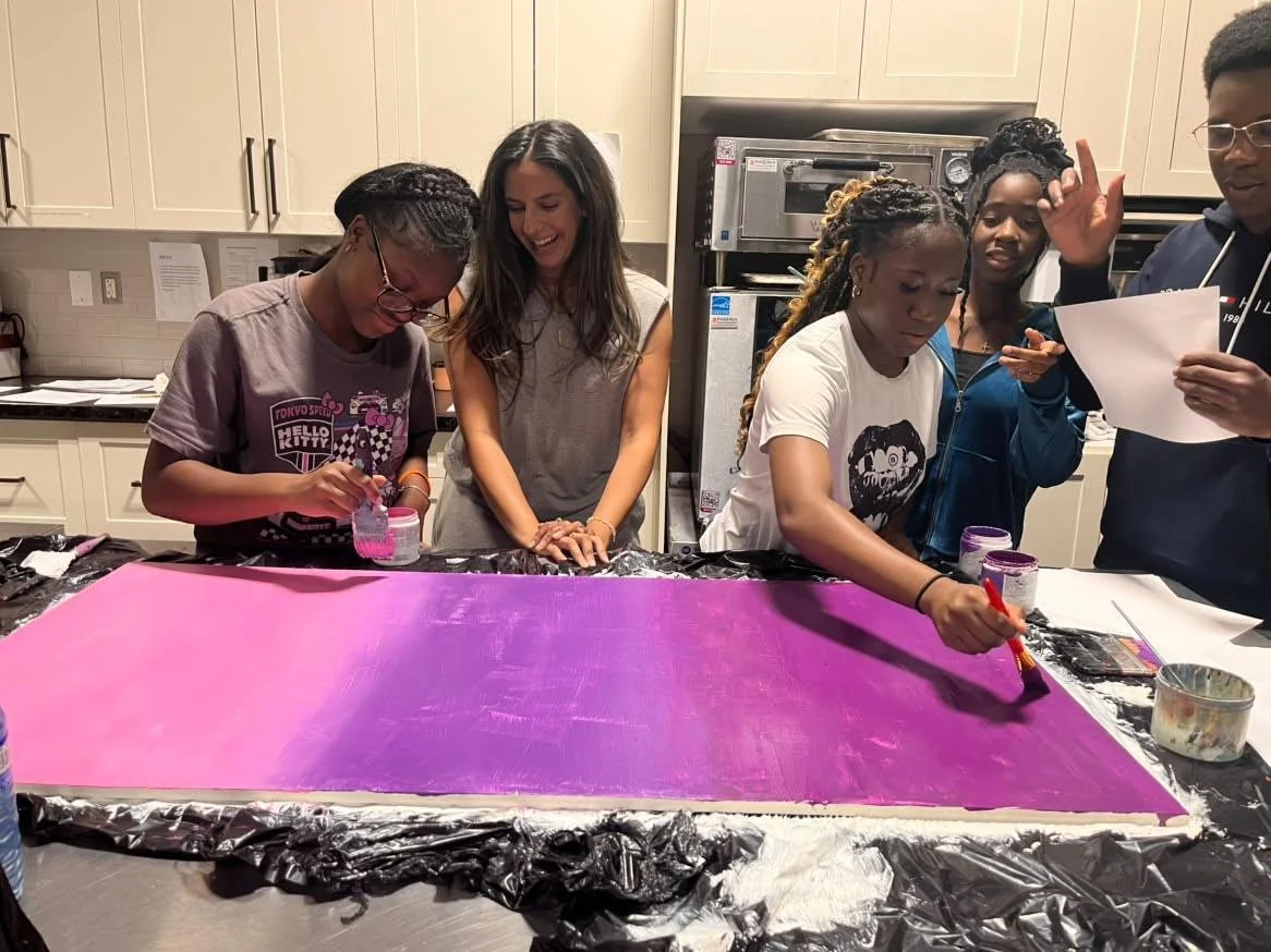 Jasmin Pannu teaching art to local Mississauga youth.jpg