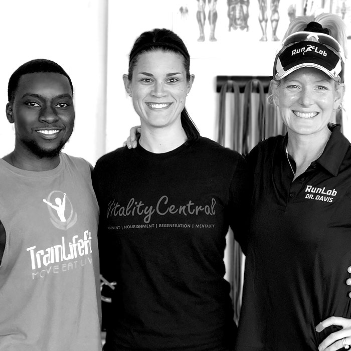 TLF X RUNLAB AUSTIN We partnered up with Dr. Kimberly Davis from RunLab Austin to teach a workshop for runners, by runners. Discussions included an individual’s gait analysis, training for a race, injury prevention, warm up drills and how to truly cross train for optimal running performance.