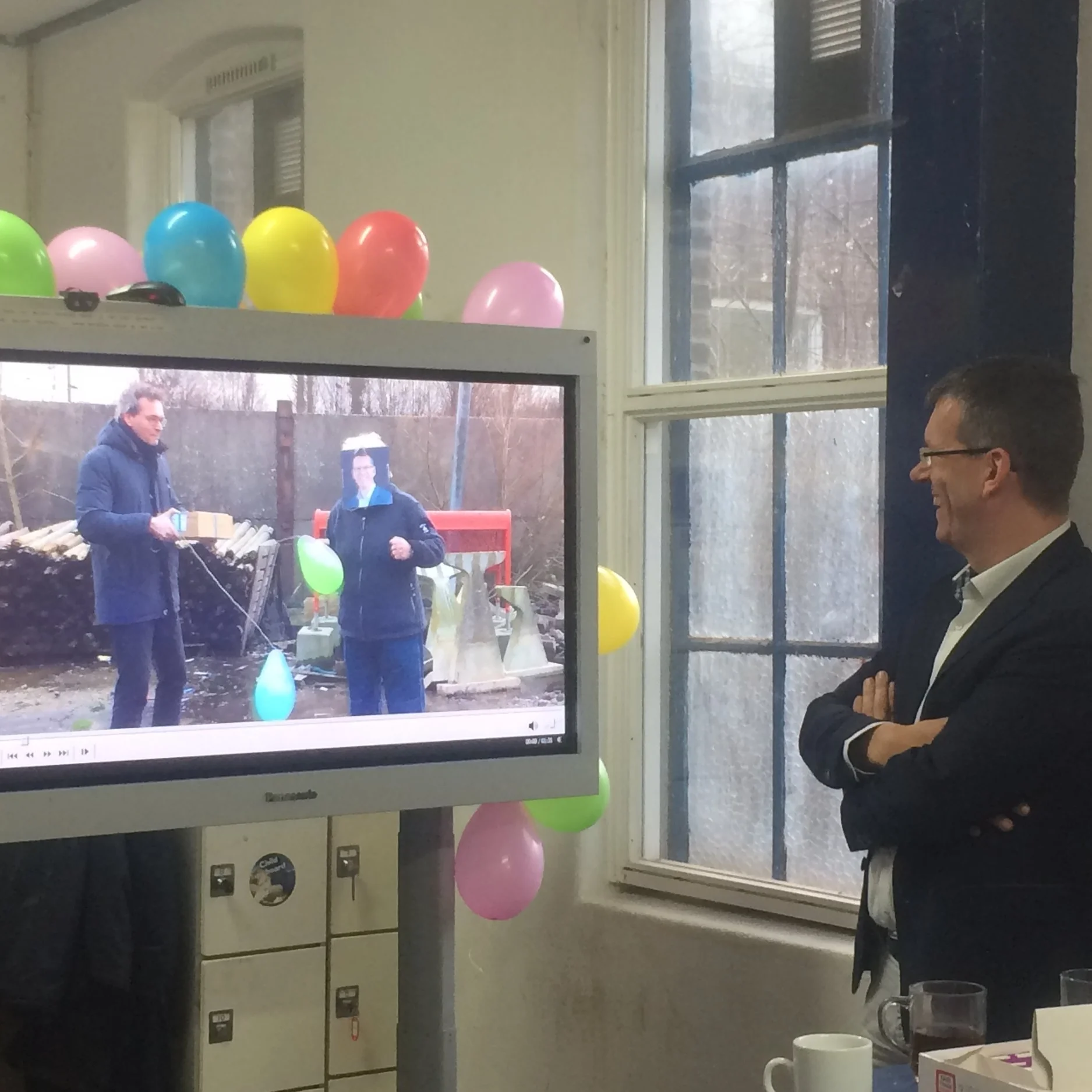 Ludieke sluiting Ugandacontainer door wethouder Joost Reus