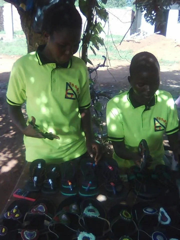 Gereedschap voor Ugandese jongeren