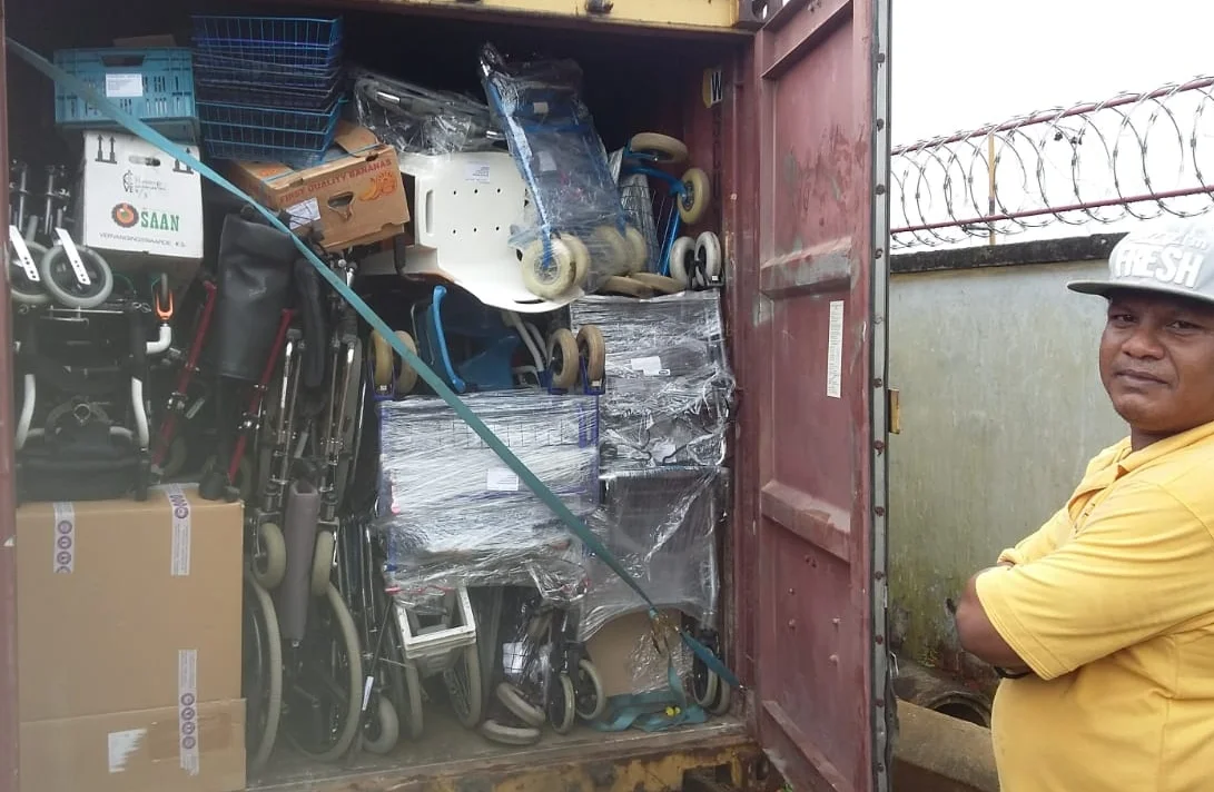 volle Suriname container.jpg