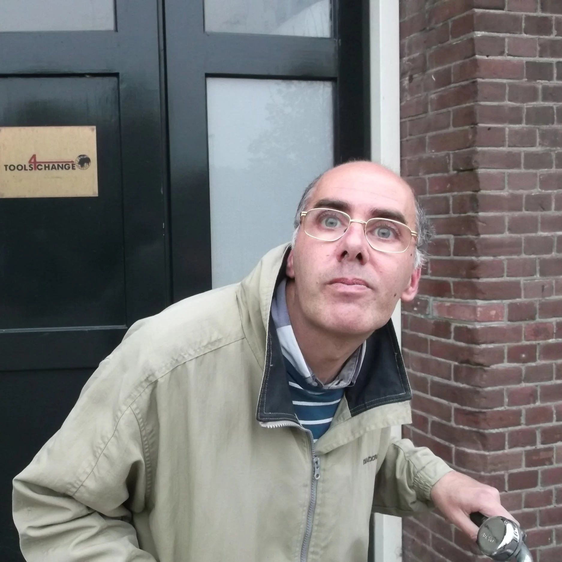Een vrolijke noot van Hassan
