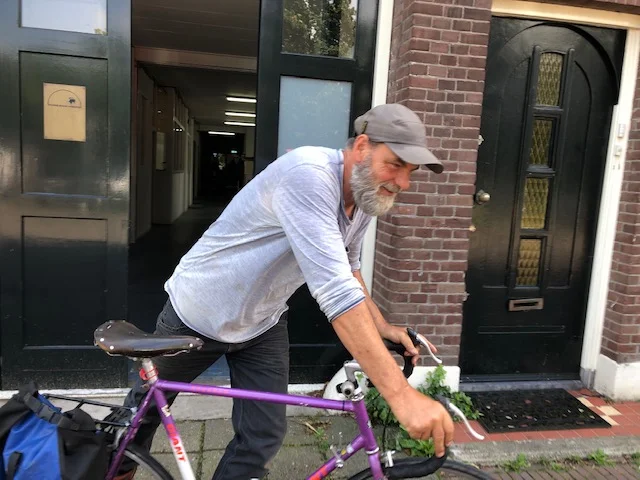 Russ krijgt alles aan de praat