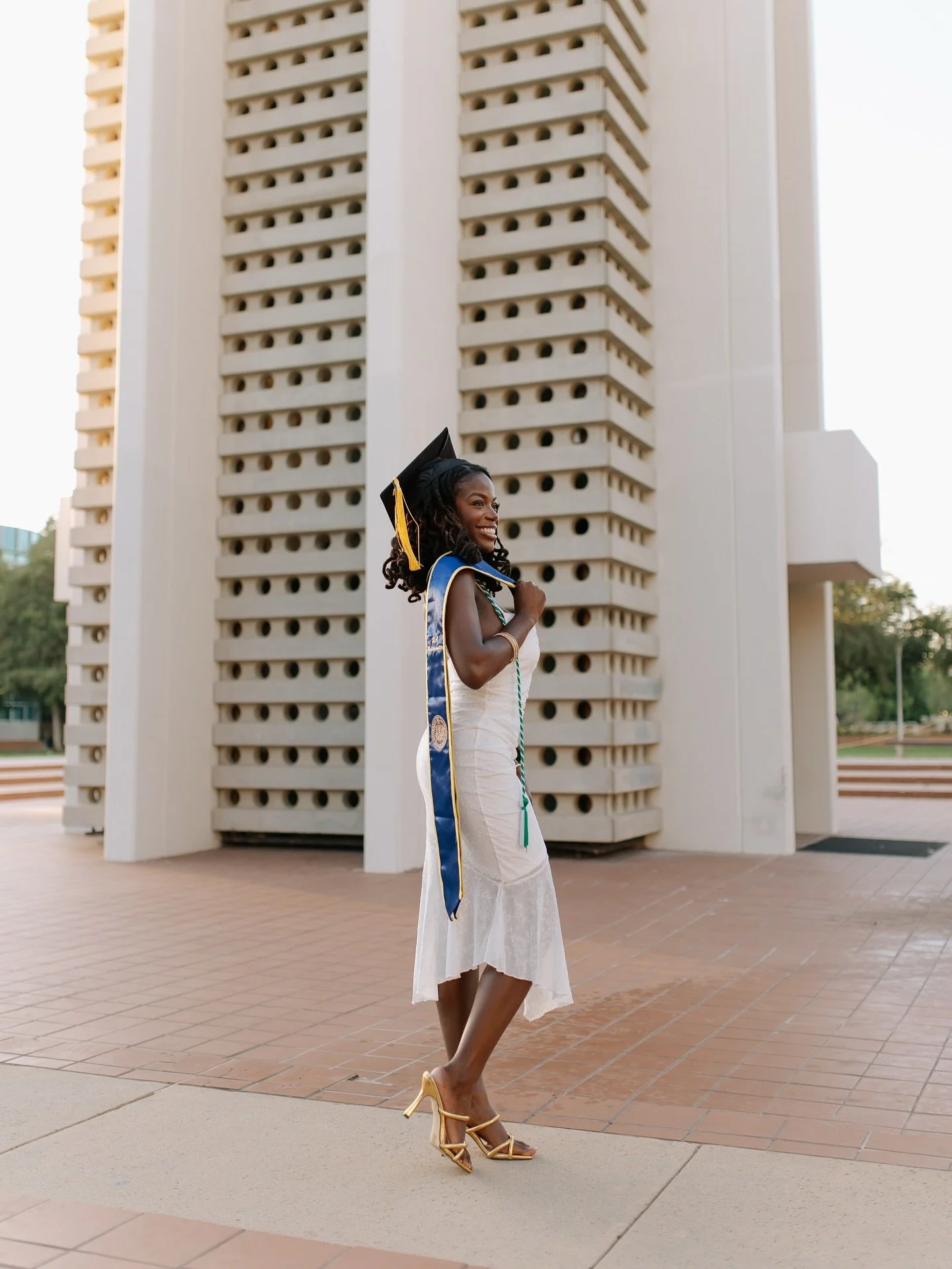 &ldquo;Oh, the places you&rsquo;ll go!&rdquo; 🎓✨ 

#graduationphotoshoot #seniorportrait #college #universityofcaliforniariverside 

📂 From the archives (2024)

graduation, graduation photoshoot, senior photoshoot, california, college, university, 
