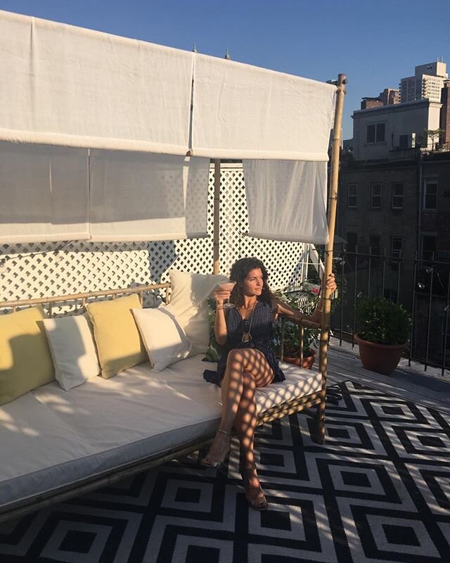 #tbt roof top cocktails #goldenhour #martini #happyhour #rooftop 📷 @annamili