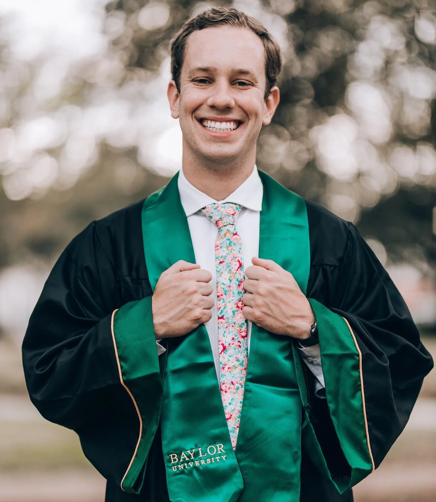 Graduation is so close!! Comment some love for a Senior! 👇🏻👇🏻