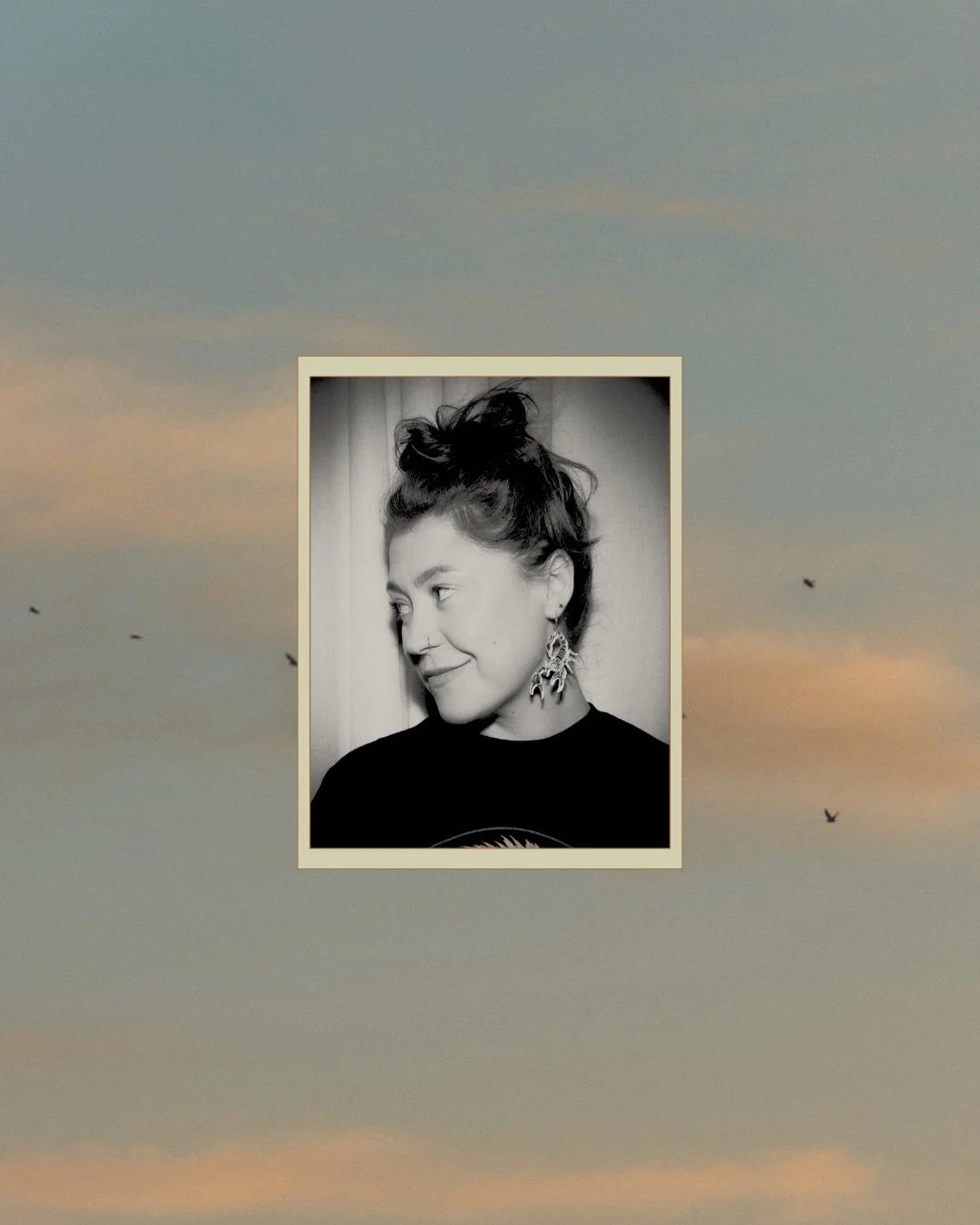 Oh hi, it&rsquo;s me. 🦋 It&rsquo;s been awhile since I have posted my face to my main feed and I keep telling myself I will get better at it. This is fulfilling exactly that promise. Happy you are here! 

#azphotographer #nycphotographer #interiorde