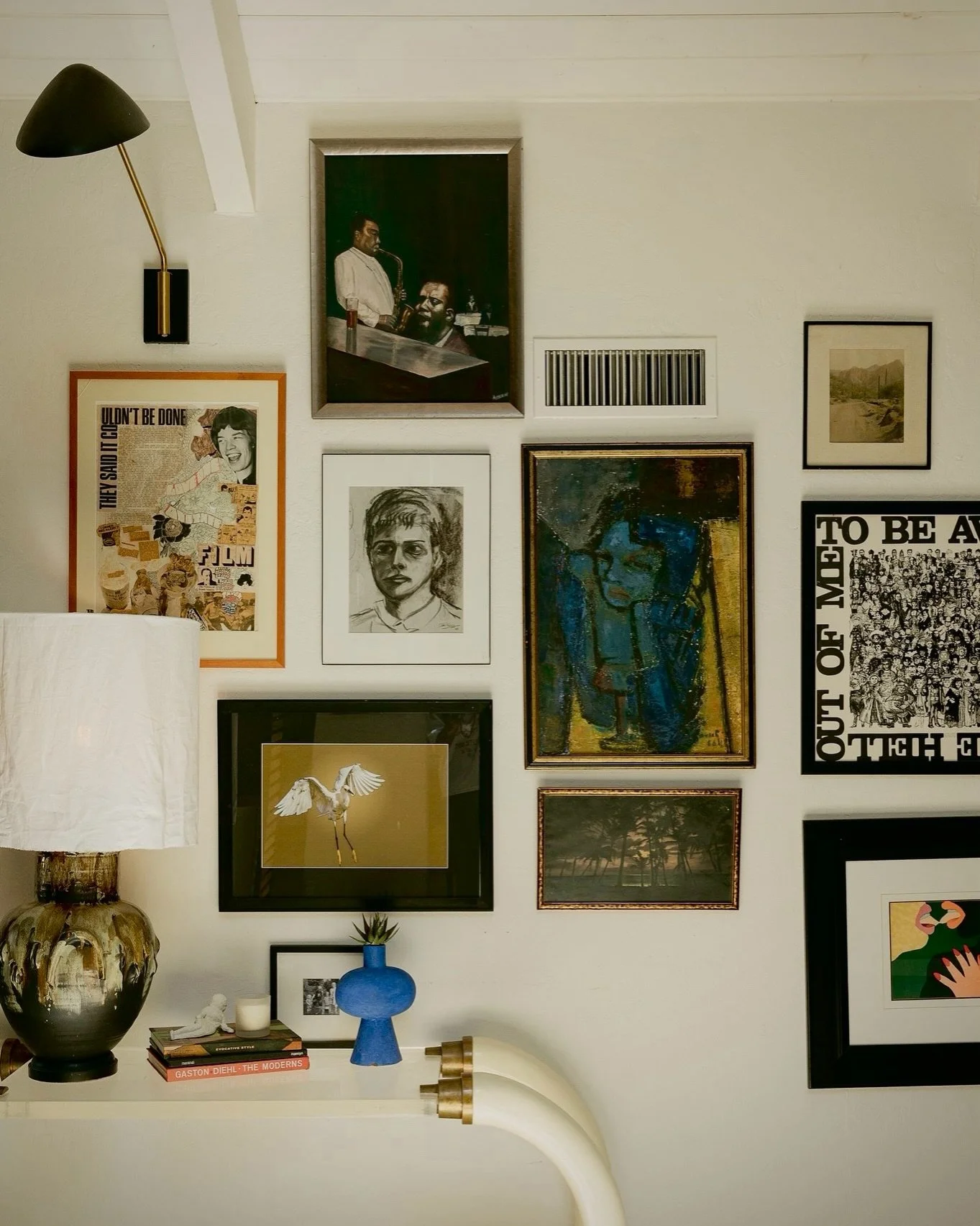 Walking into a Lindseys home was tough because I wanted many of her curated items for myself. Is that envy? Well, maybe a little.

You can find more of her work at @spaceandformdesign 

#arizonainteriordesign #interiordesign #architecturephotography