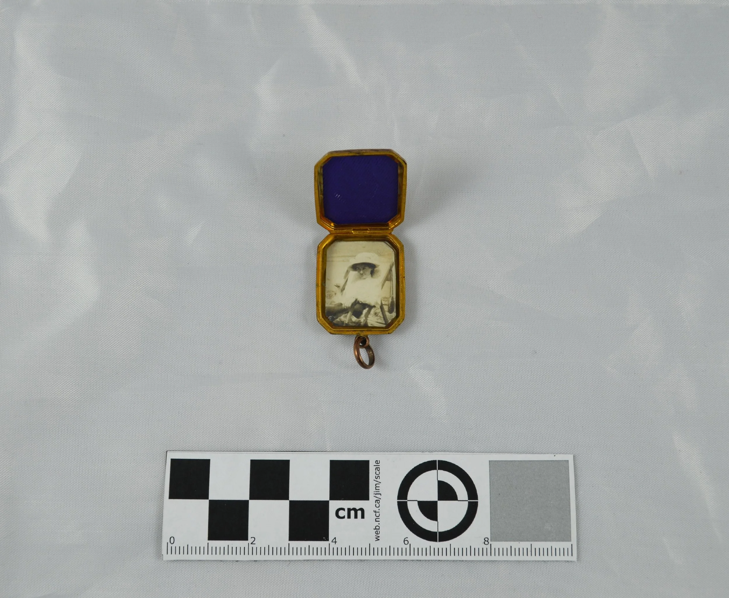 Jewlry from Bygone Days / Bijoux des temps anciens