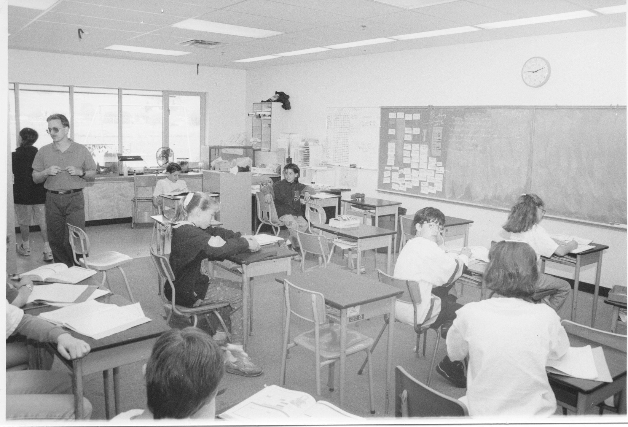 This week sees the closure of Summerland's Giant's Head Elementary, so today's Throwback Thursday is in honour of this beloved school.

Giant's Head Elementary first opened its doors to students on 28th October 1974 and had 53 students in Grades 3 to