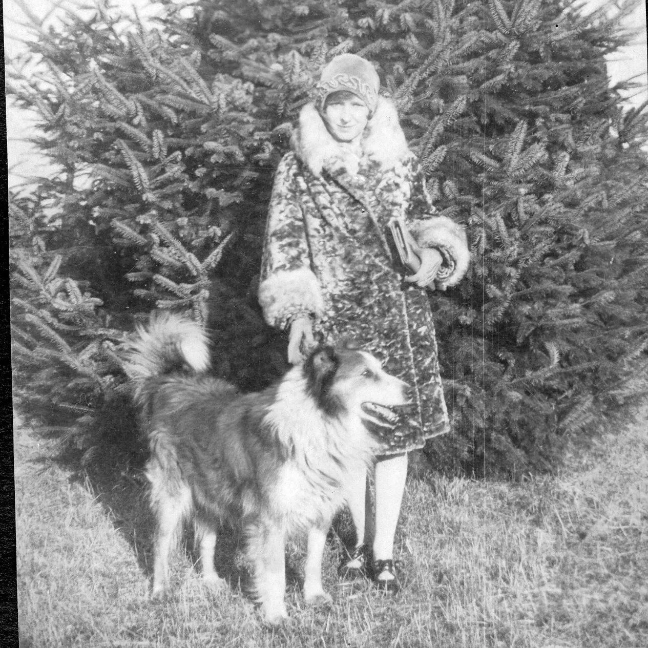 Doreen Adams (nee Milsom) and her faithful friend would like to wish you all a very happy National Dog Day!
(Well, we couldn't have the dogs upstaged by National Cat Day, earlier this month, could we?!)
SMAS#2009-020-248