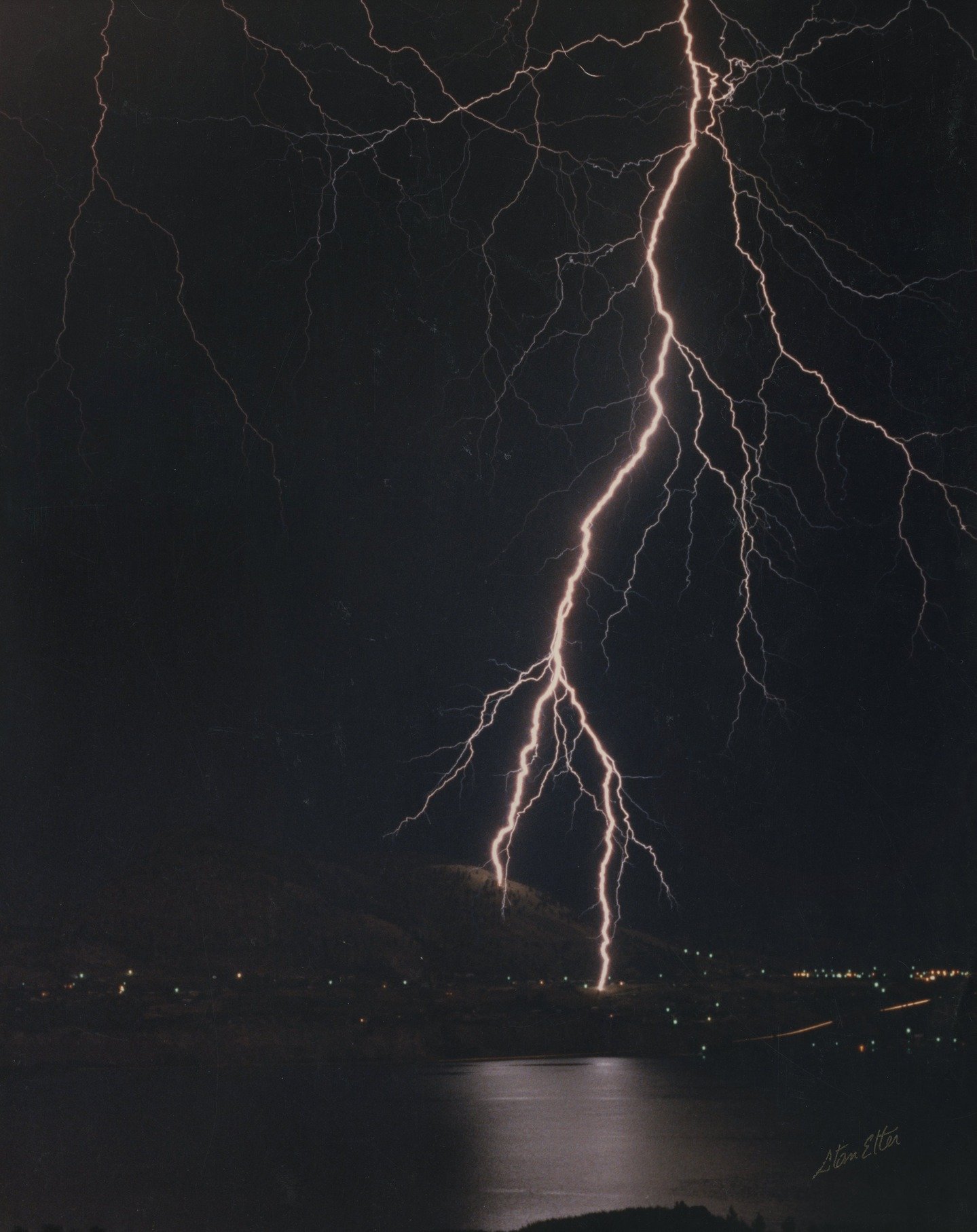 The museum's first photo donation of 2026 has been accessioned and added to our collections. It is a truly stunning shot of Giant's Head being struck by lightning, back in 1983. The dramatic image was captured by Stan Etter using a 10min exposure. On