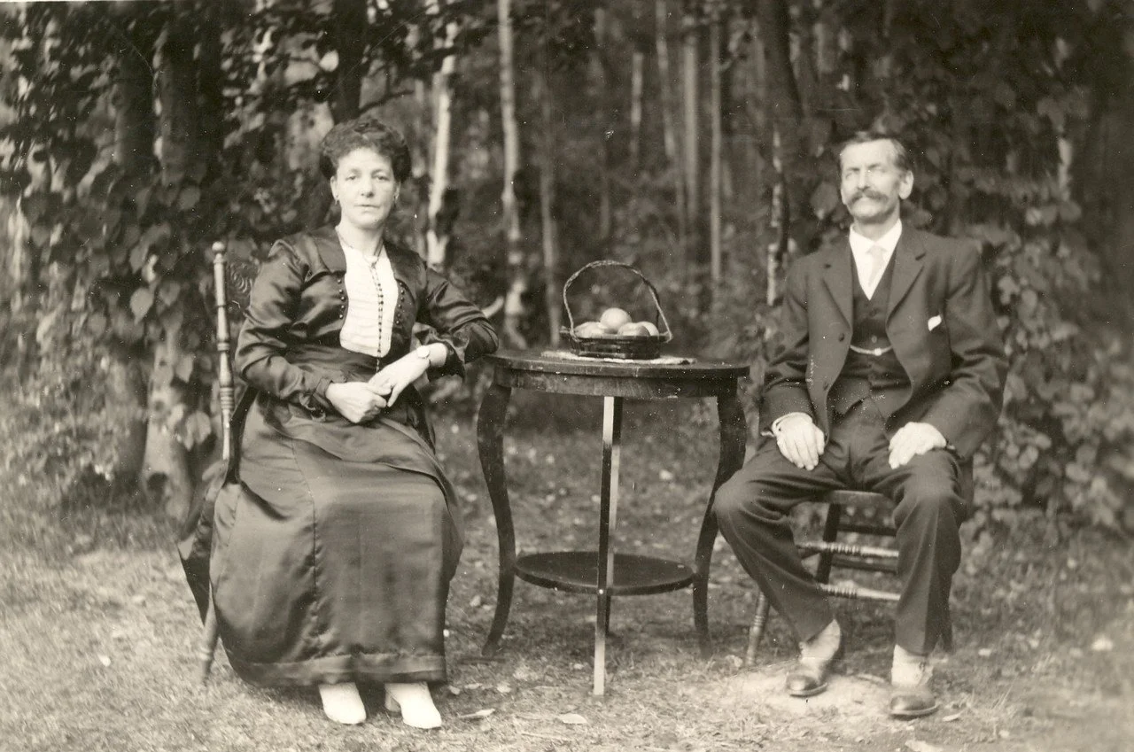 The lovely warm spring weather we've been having this week has seen the staff and volunteers at SMAS enjoying time outside in their yards, just like this couple in today's Throwback Thursday.

Pictured is Jane Noble and her husband, Gilbert Noble, si