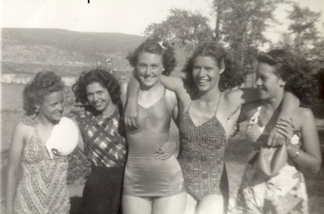 And just like that... summer seems to have arrived! It's forecast to be a glorious weekend with lots of sun and temperatures reaching 30 degrees by early next week! 
In Summerland, that means picnics on the beach and swimming in the lake. So, to get 