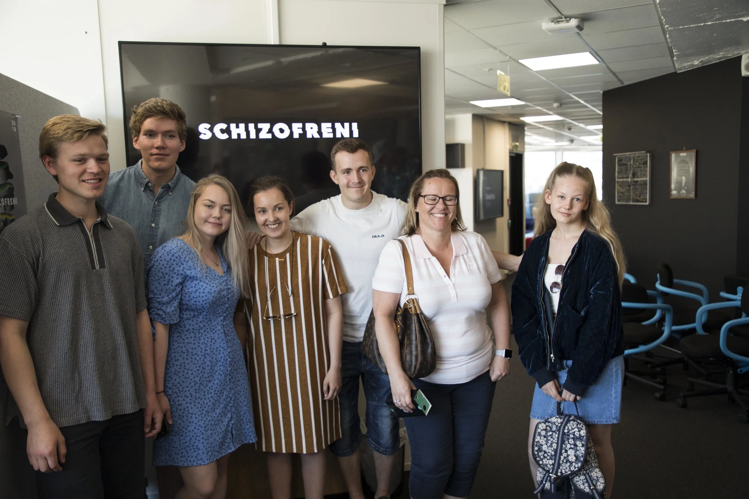 The students behind Schizophrenia are (from the left) Sindre Haveland, Martin Norvoll, Ingvild Vara Hagen, Andrea Iversen Karlsen and Simen Larsen Johansen. The woman and girl to the right were voice actors for the narrative. Photo: Robert Nedrejord