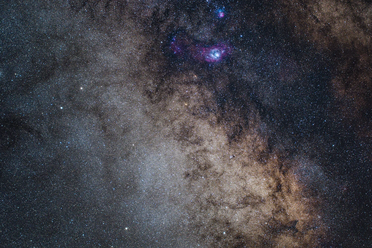 Galactic-Center-and-Lagoon-Nebula-web.jpg