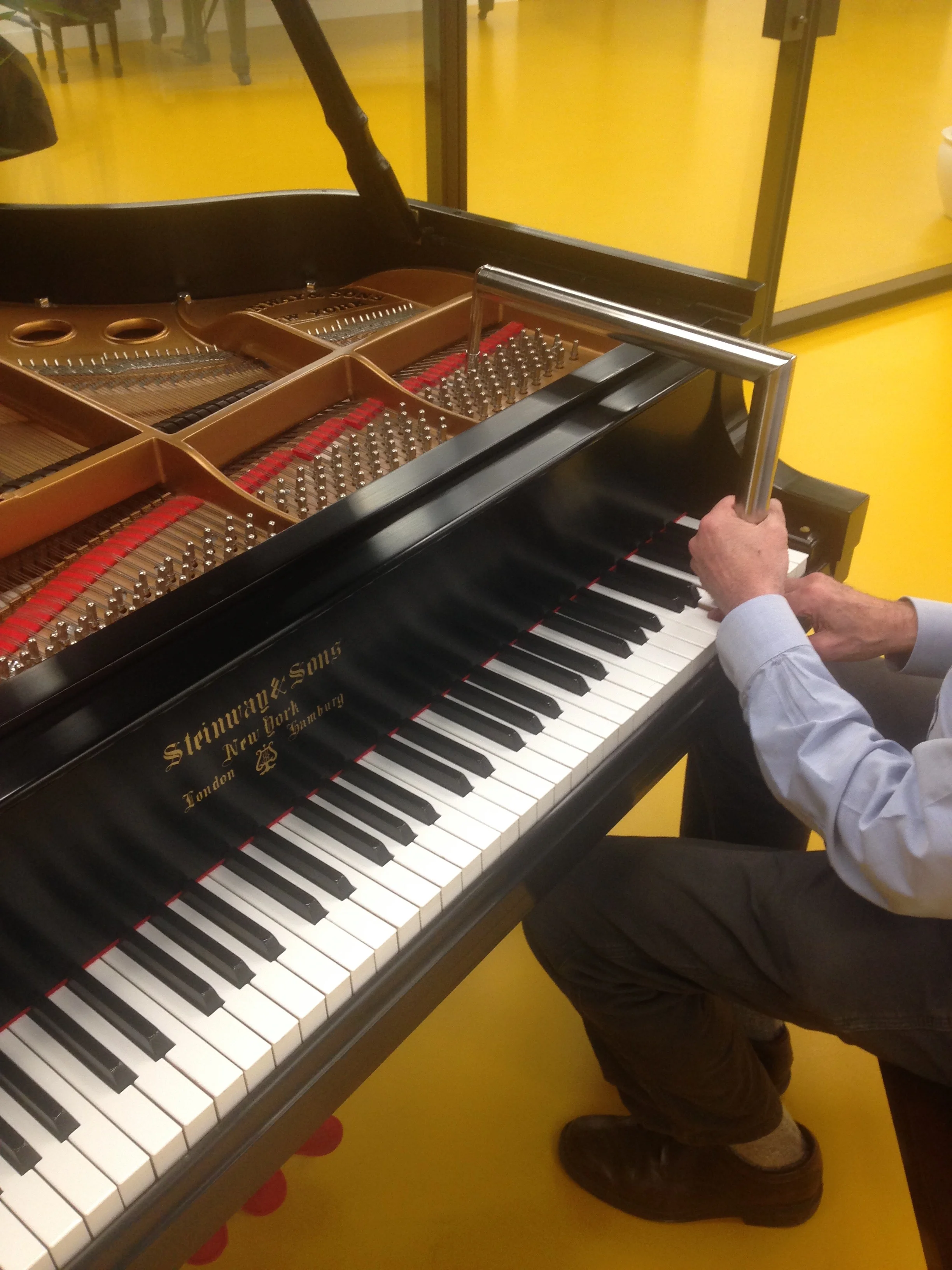 Switching hands in the treble is easy with a C-lever...