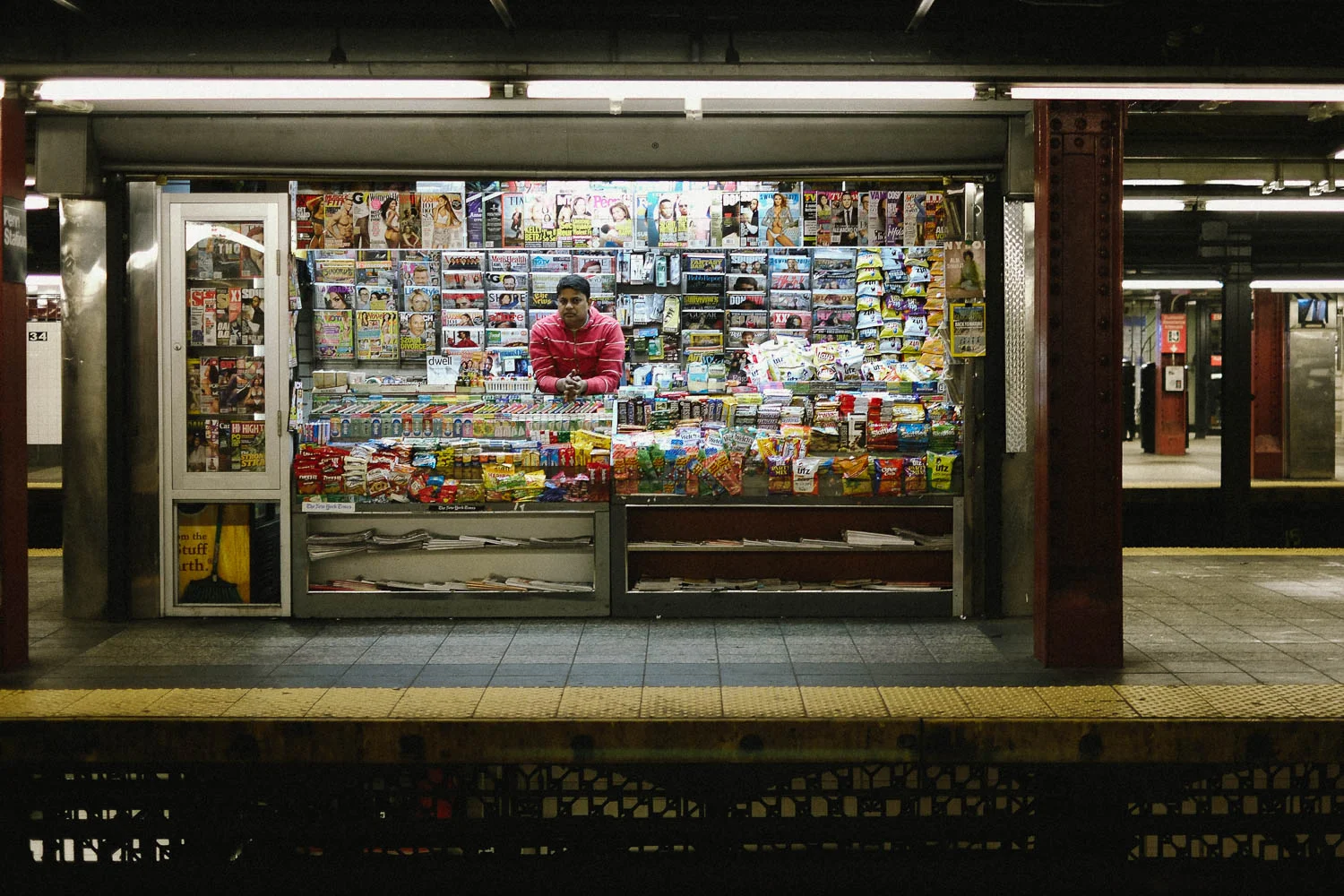 Penn Station Manhattan. Fujifilm X-pro1, Fujinon 35mm f/1.4. 1/125 @ f/5.6 200 ISO