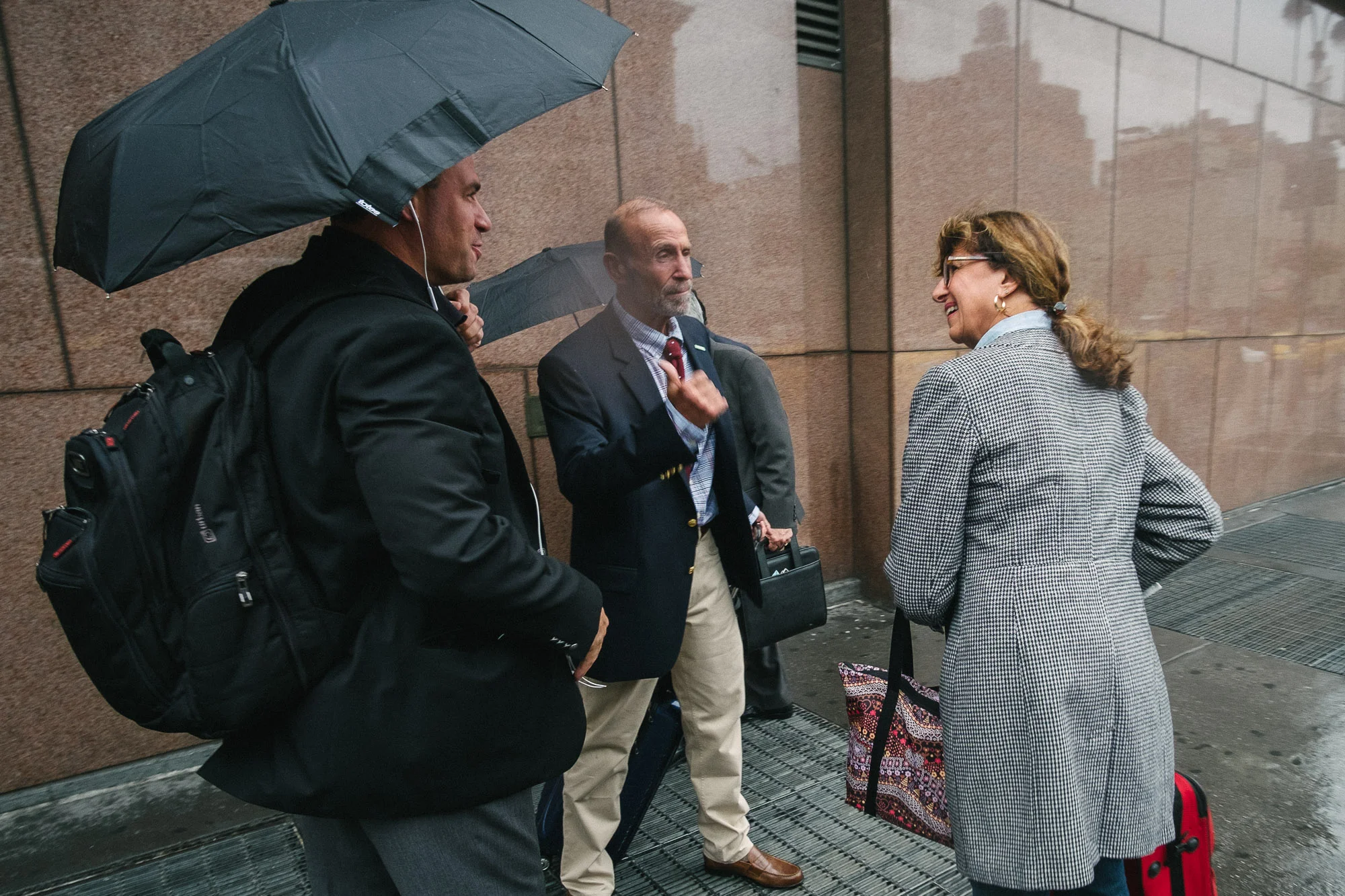 Old friends meeting by chance near Penn Station, Manhattan. Fuji Xpro-1, Rokinon 12mm f/2.