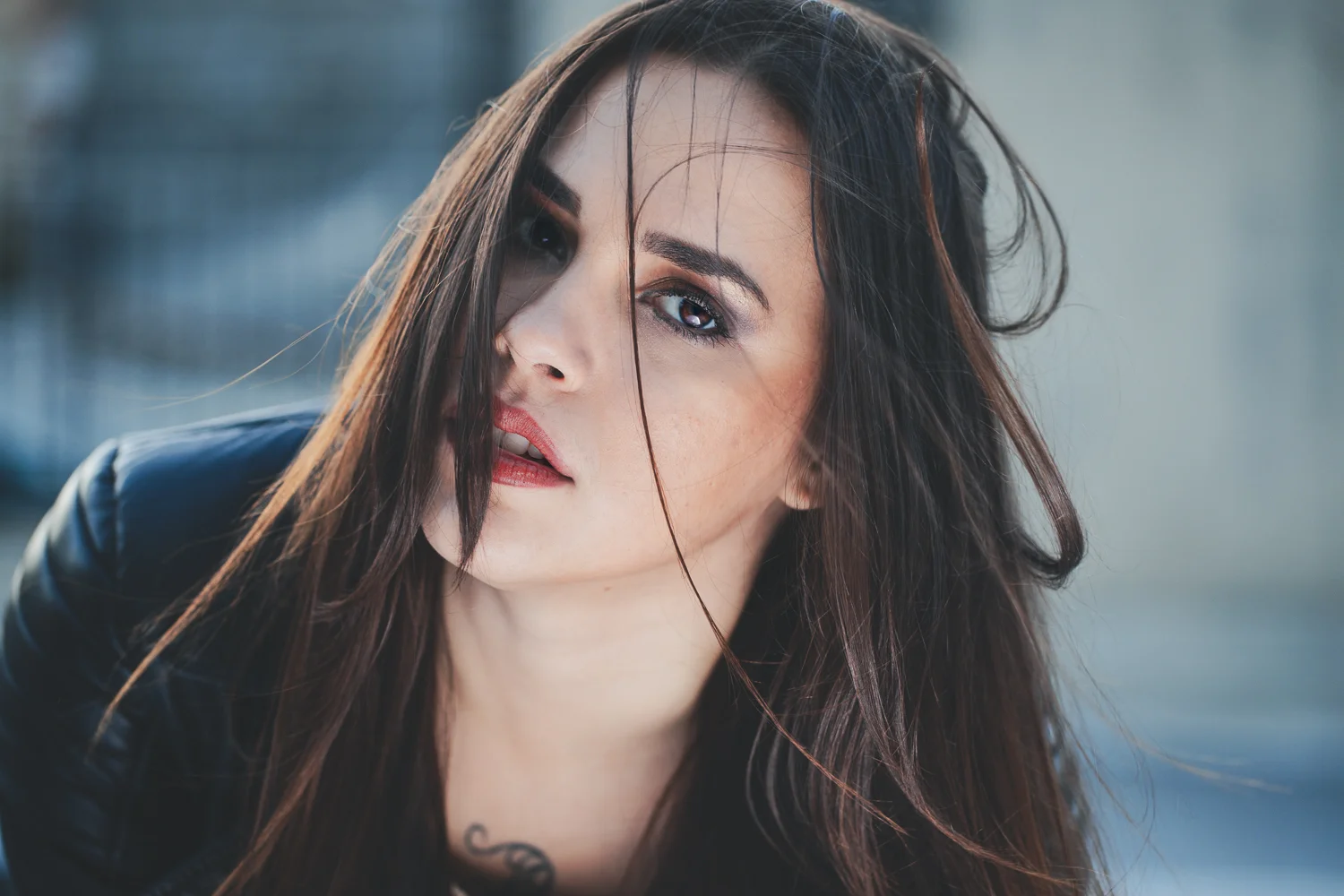 Alisa on the rooftop for a glamor shoot. Canon 5D Mark II, Canon 50mm f/1.2.