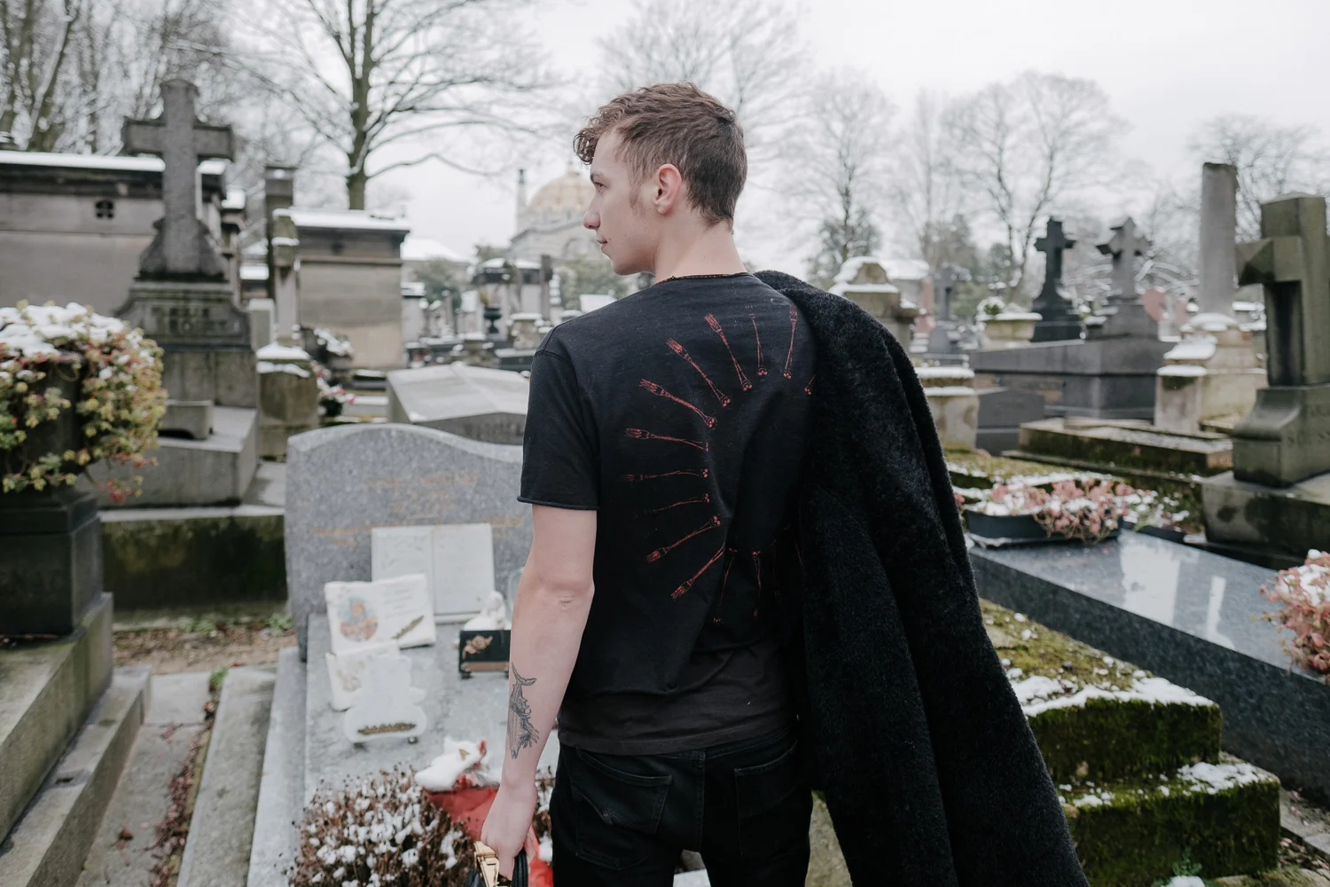 Standing in the Père Lachaise, Paris. Fuji X-Pro 2, Fuji 16mm f/1.4.