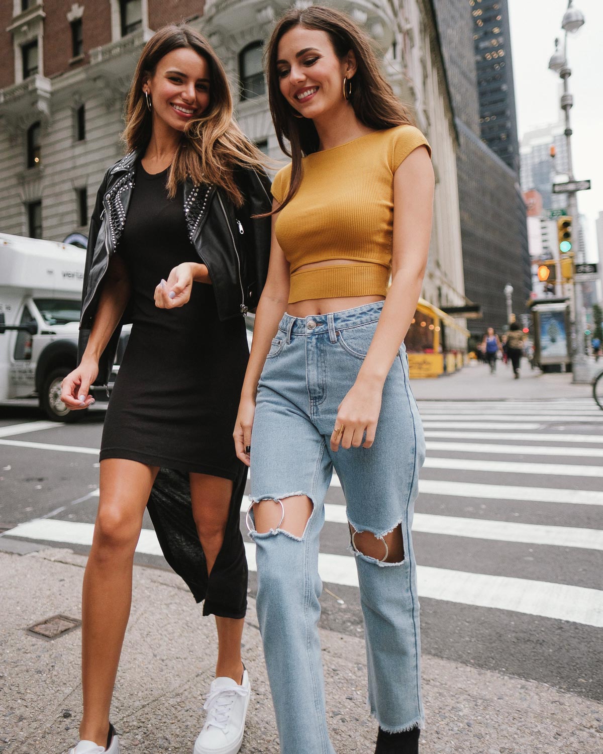 Vic and Mad in Manhattan. Fuji X-Pro 2, Fuji 16mm f/1.4