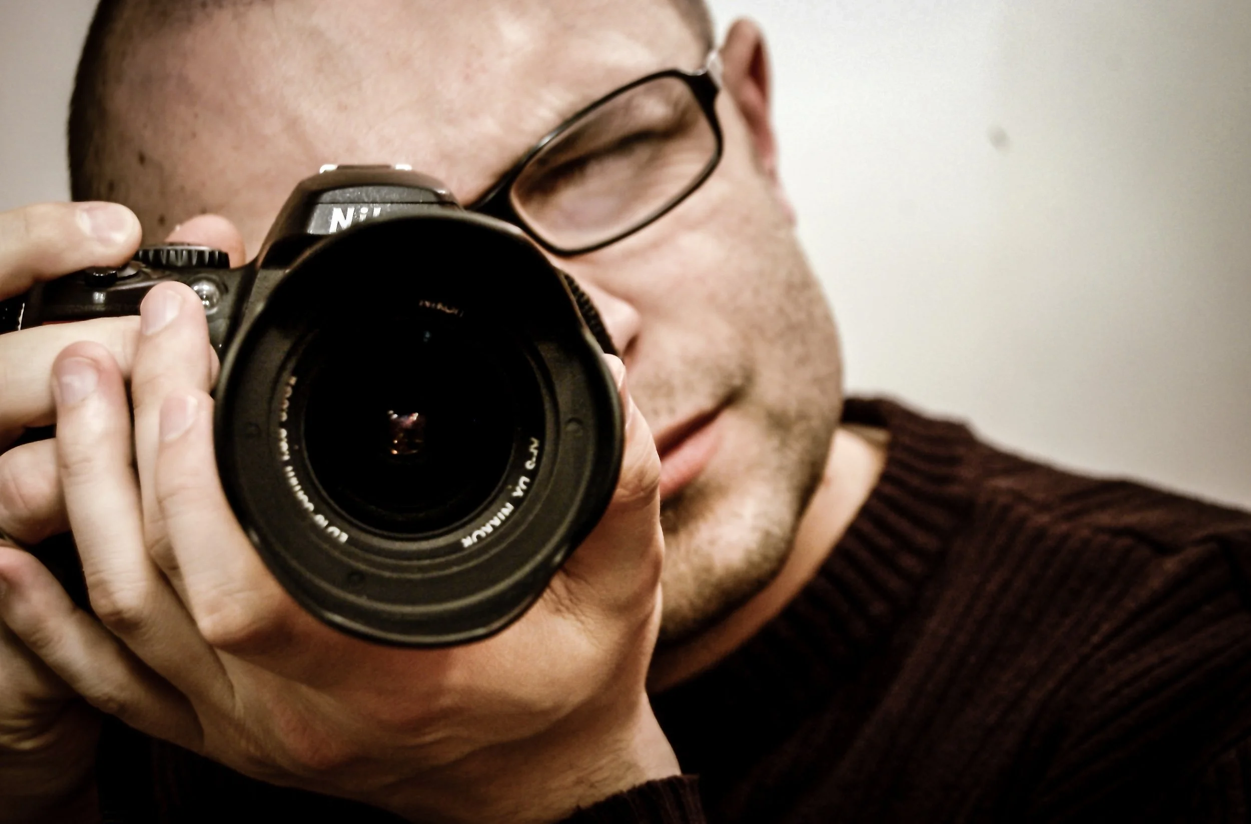 photographer-camera-photo-photos-52496.jpeg