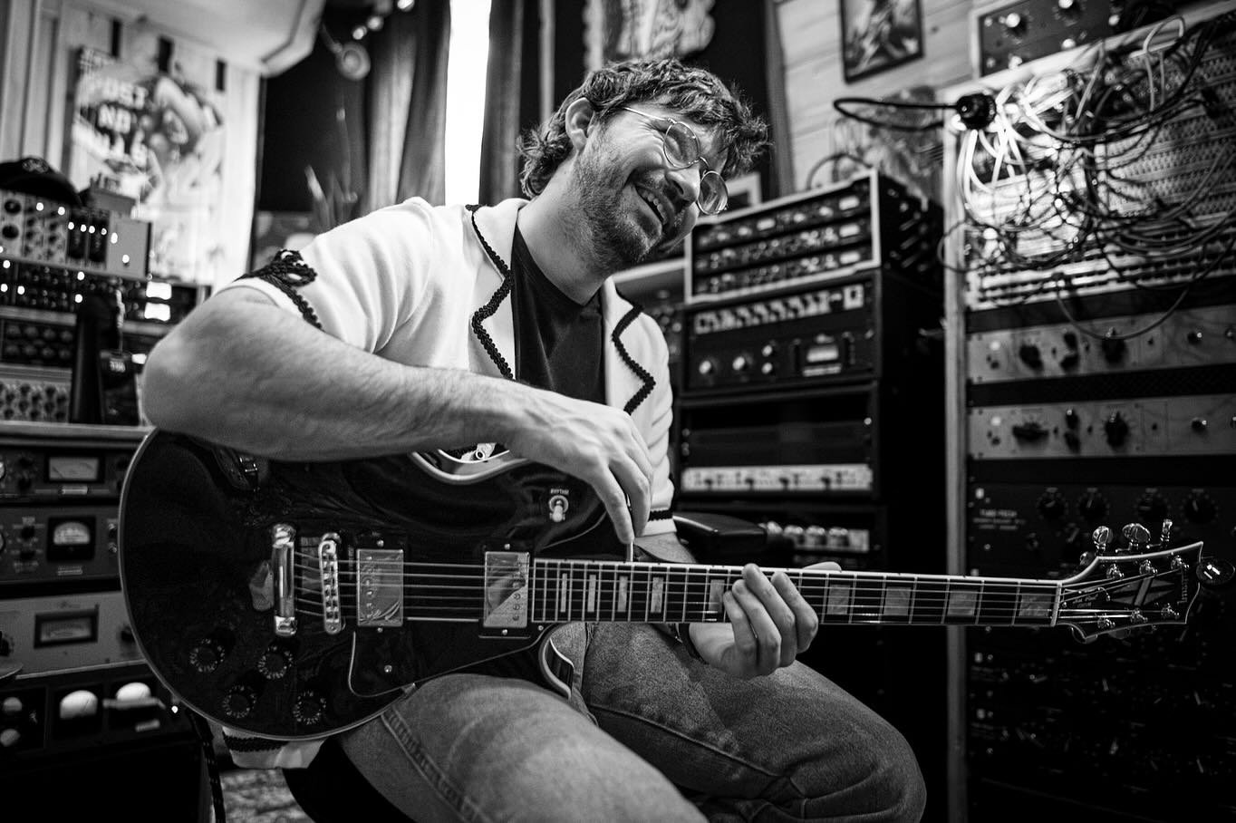 Layin&rsquo; it down with Los Mesoneros 🤘
📷 -Hector Castillo