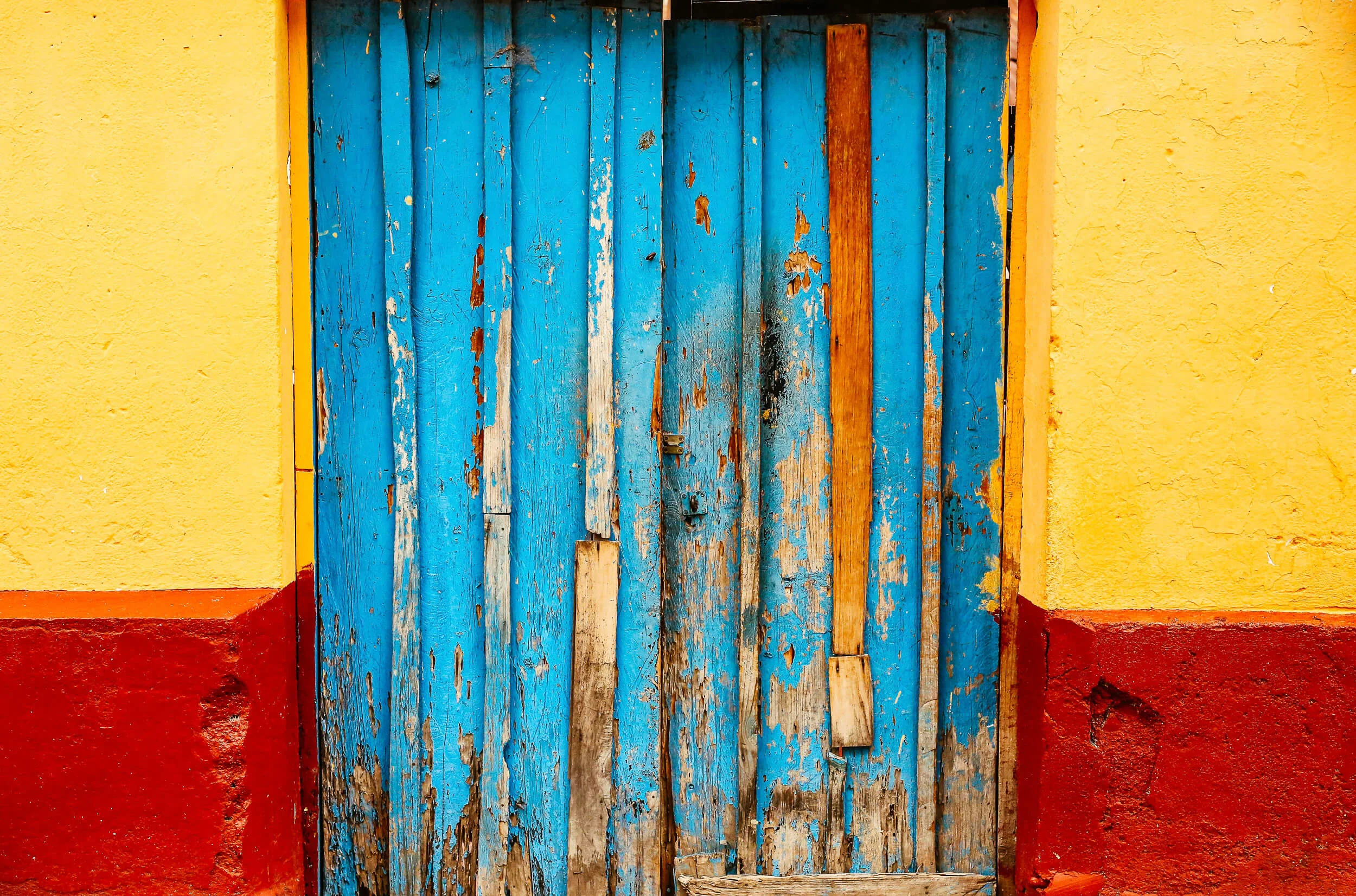 Cuba colorful blue door