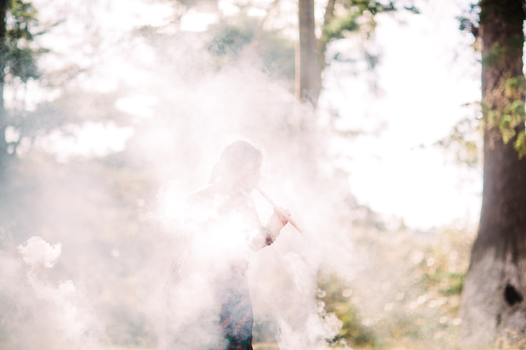 Moloj Wa’ix Ejqalem performance light smoke