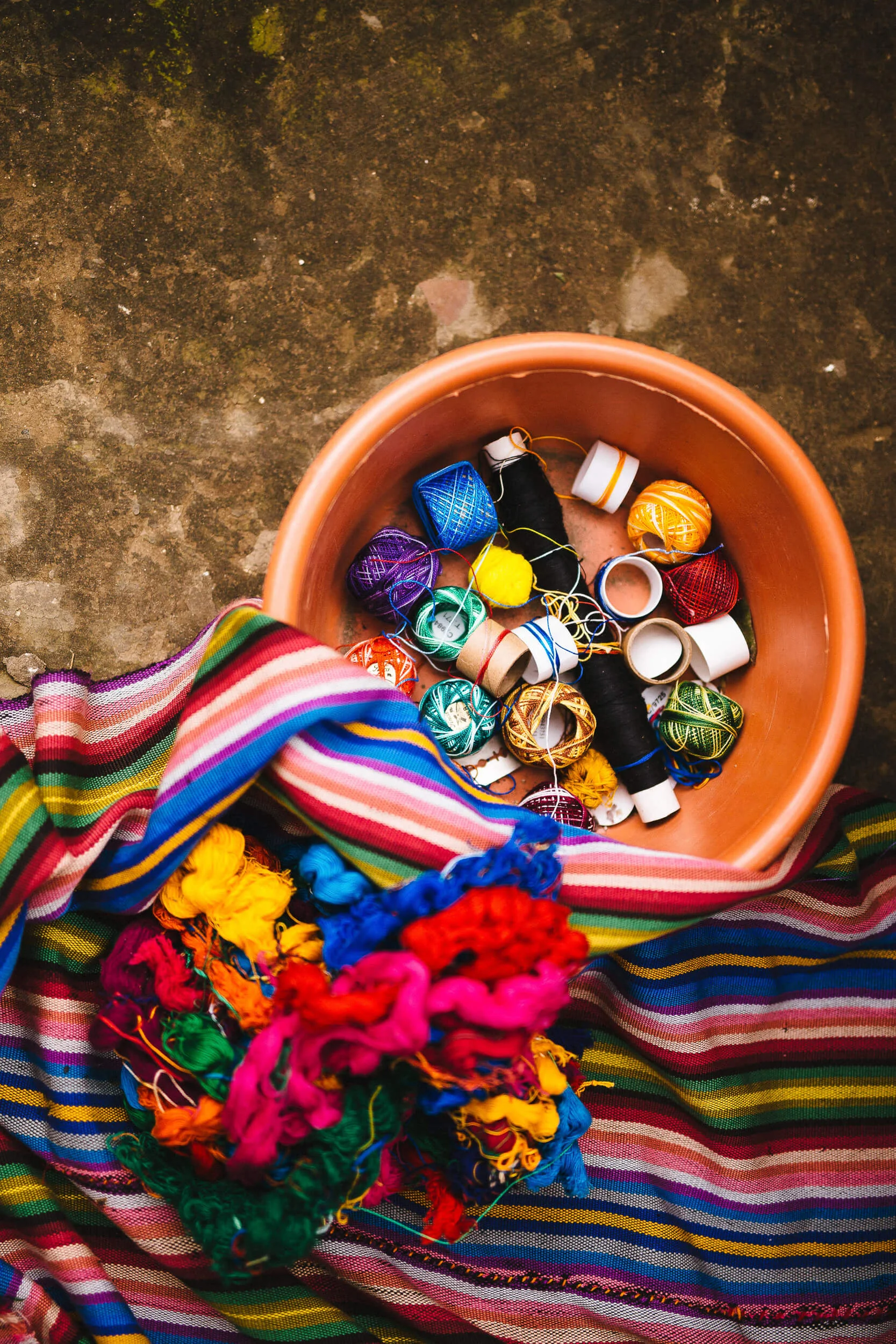 Mercado Global Guatemala women weaving cooperative yarn