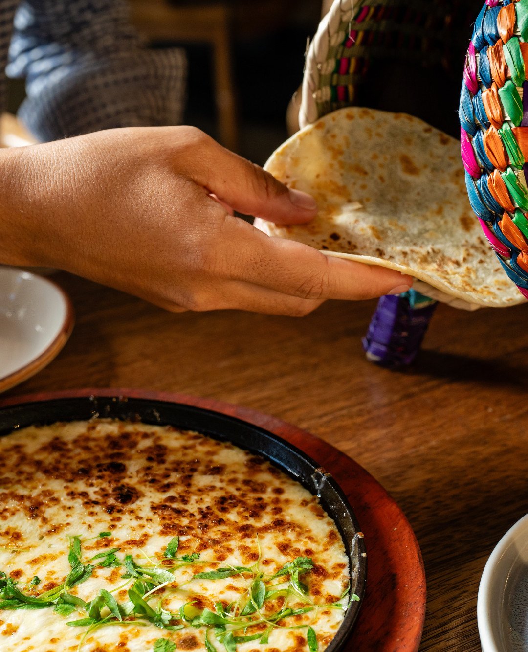 Nothing beats freshly made tortillas with a delicious queso fundido! 🧀  Best enjoyed hot, melty, and surrounded by good company.