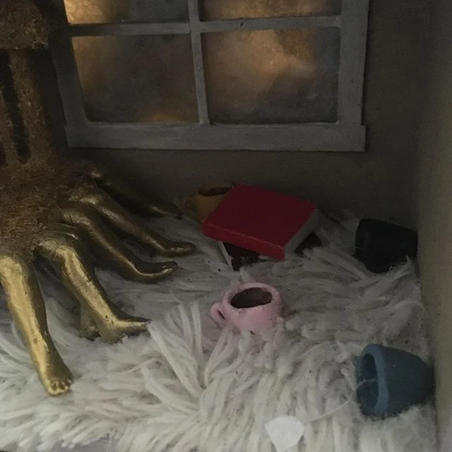 I&rsquo;m not ready for sunny weather .
.
.
.
.
.
.
.
.
#miniatureart #coffee #tea #books #cozy #tiny #diorama #miniatureworld #livelauglove #jumcrarey
