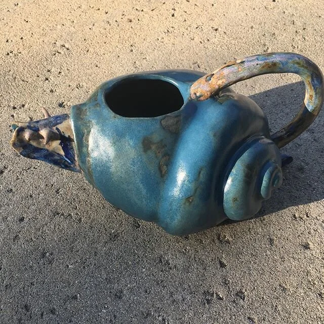 🐌 pitcher. Lots of experimentation with glaze on this piece. .
.
.
.
.
.
.
.
.
#snail #ceramics #handbuiltpottery #pitcher #clay #glaze #artistsoninstagram #serene #blue #jumcarey