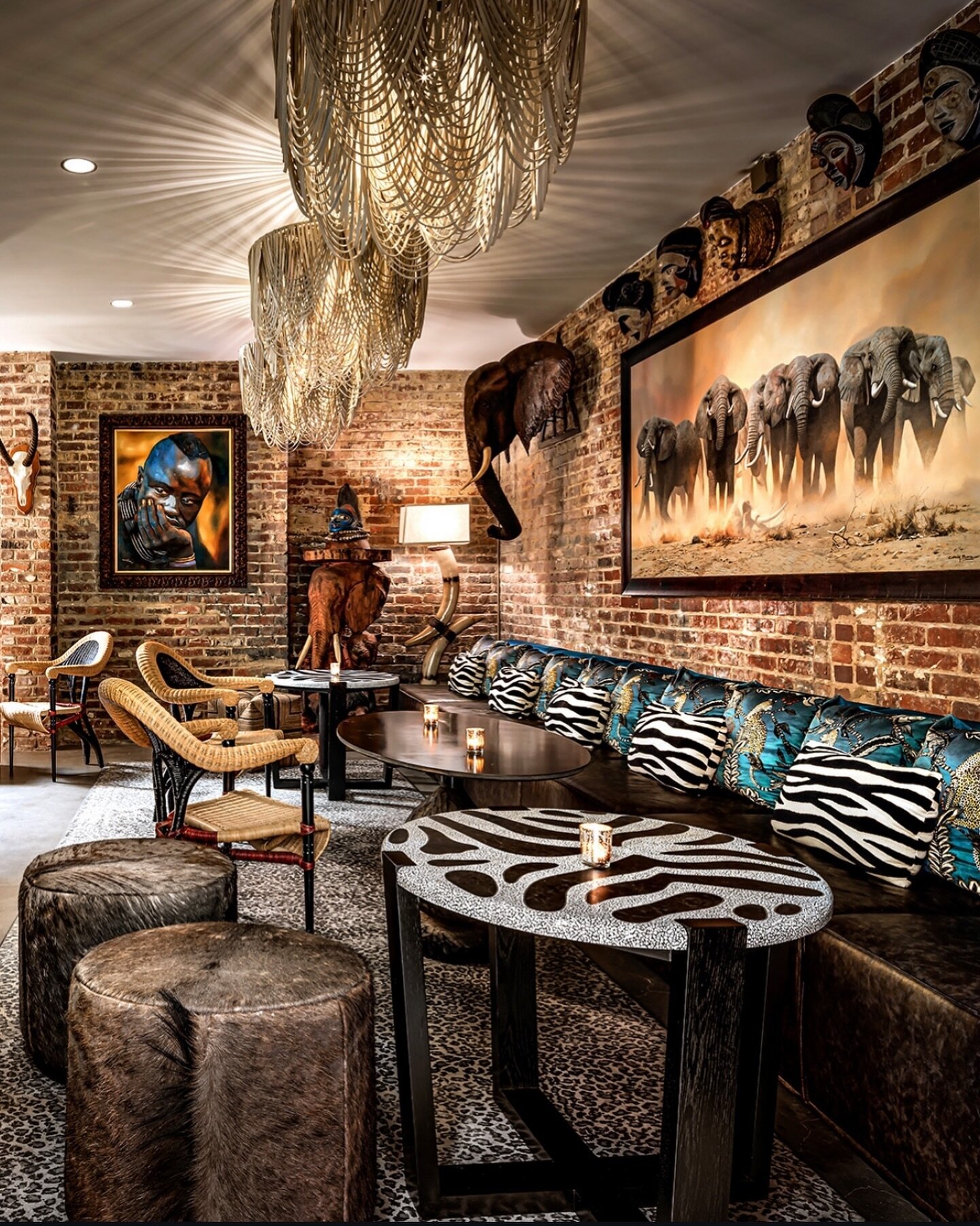 Next time you&rsquo;re in Savannah Georgia be sure to check out my art in the JW Marriott&rsquo;s &lsquo;Baobab Bar&rsquo;. #craigbone #craigboneartist #artsafari #Africandecor #stylehunters