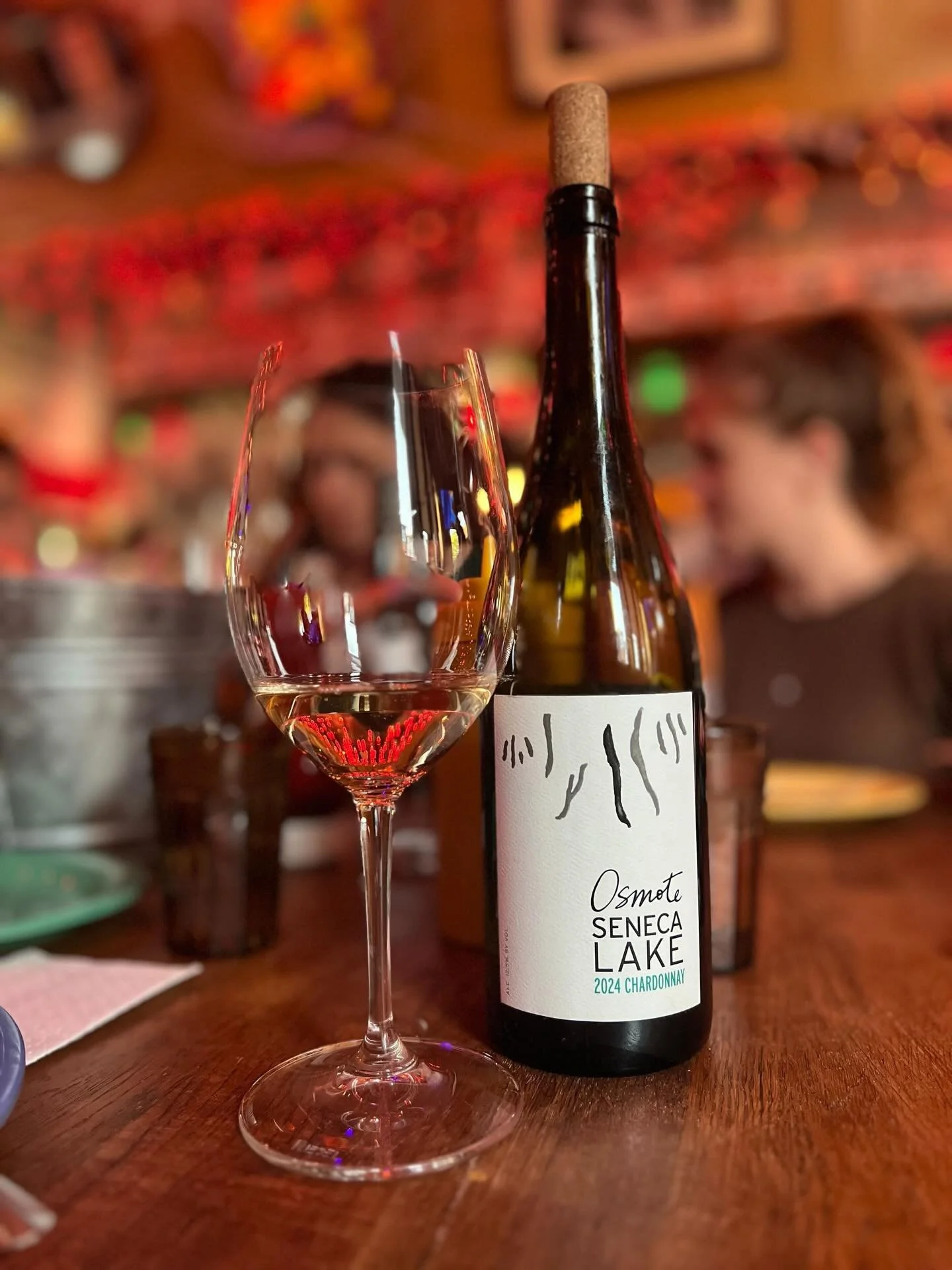 It&rsquo;s not Cali Chard. It ain&rsquo;t the Cote de Beaune. But it&rsquo;s real tasty. Take a chance. Free your mind 🧠 Drink Finger Lakes wines 
@osmotewine