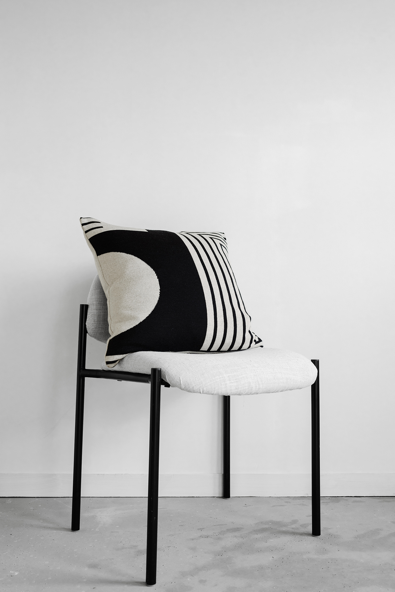 form cushion mono web res.jpg