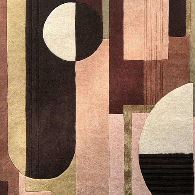 Chocolate, gold, pink, rusts. Love this colour combination. Maze rug in collaboration with @floor_story 
#rug #design #tufted #colour #interiors #interiordesign #carpet #floorstory #homedecor #interior #deco #tufted