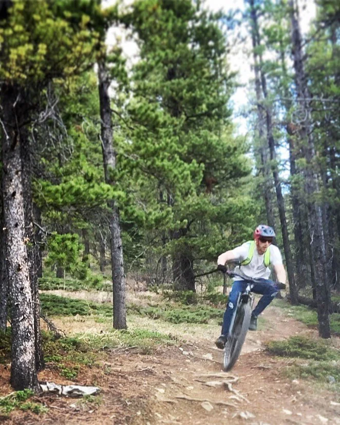 Those Friday feelgoods hit real good when you&rsquo;re adventuring in nature 🤤 (Bikes help 😉)

Build a lifestyle for a happy, healthy, mind &amp; body 

Happy weekend adventures everyone 🥳

#yycmtb @mmbtsinfo