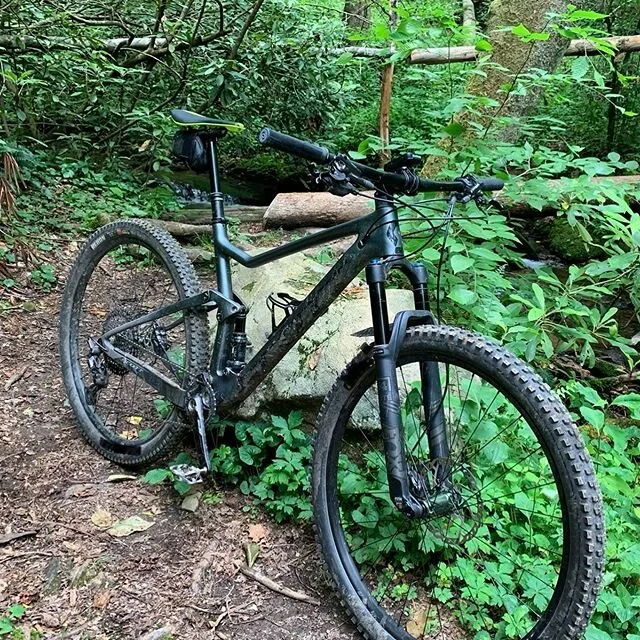 This @bikeonscott #scottspark is REAL fun. This forest is real GREEN and these @pisgahnationalforest trails are real RAD.  Next best thing to experiencing this realness!? Let&rsquo;s go VIRTUAL!  Join me tomorrow on @gozwift and get your own virtual 