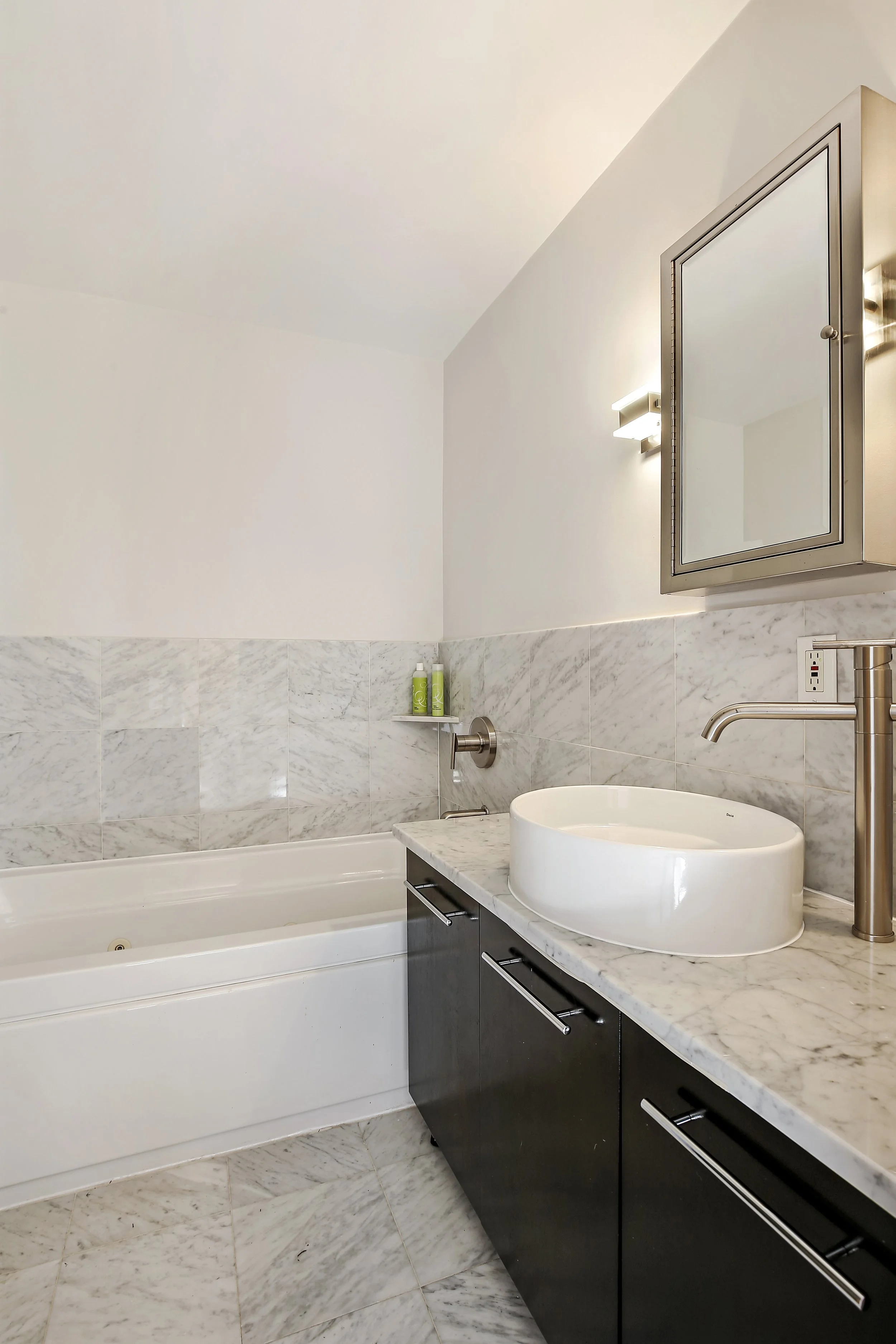 08_630WashingtonAve_Unit6C_9_2ndBathroom_HiRes.jpg