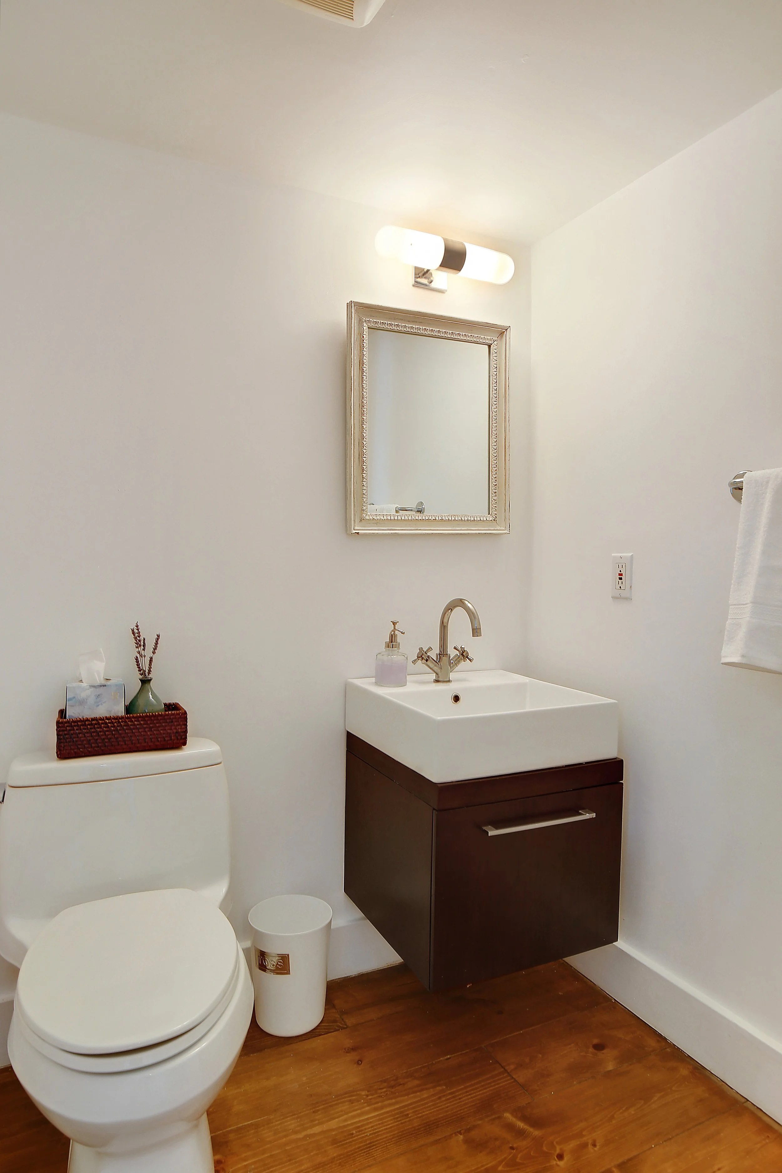 8_345AGrandAvenue_Apt_7_HalfBath_HiRes.jpg