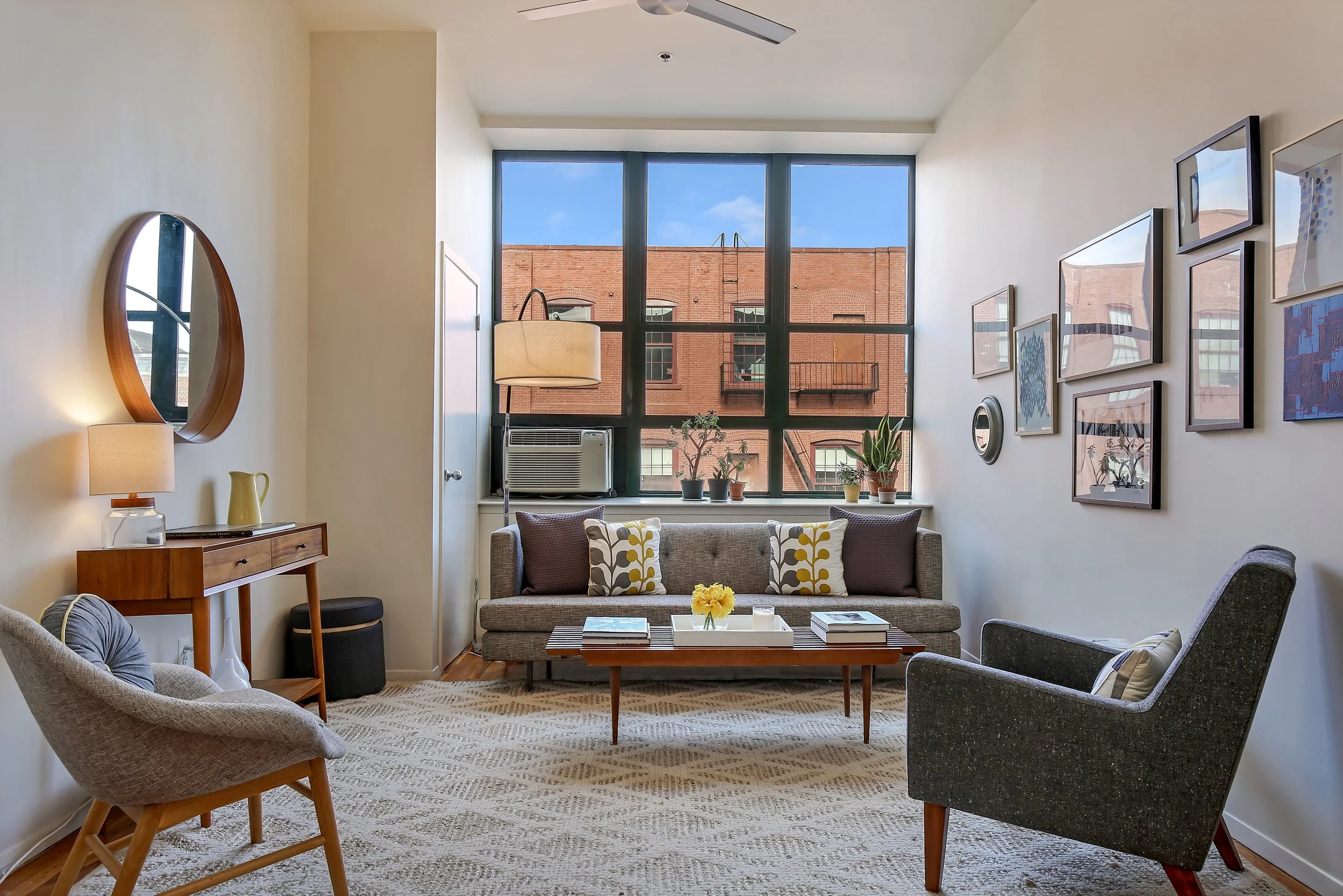 03_372DeKalbAvenue_5H_10001_LivingRoom_HiRes.jpg