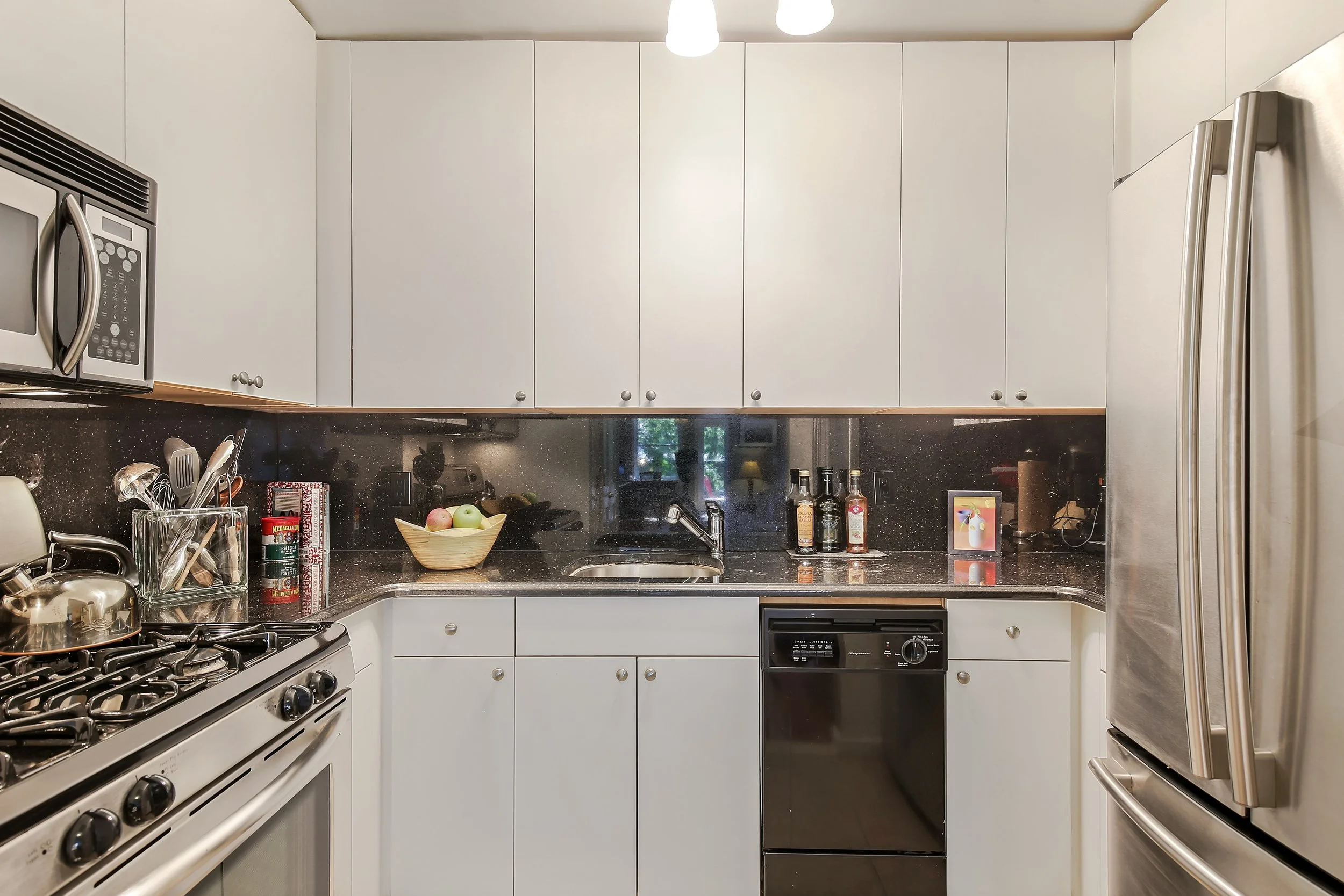 3_39211thStreet_3a_5_Kitchen_HiRes.jpg