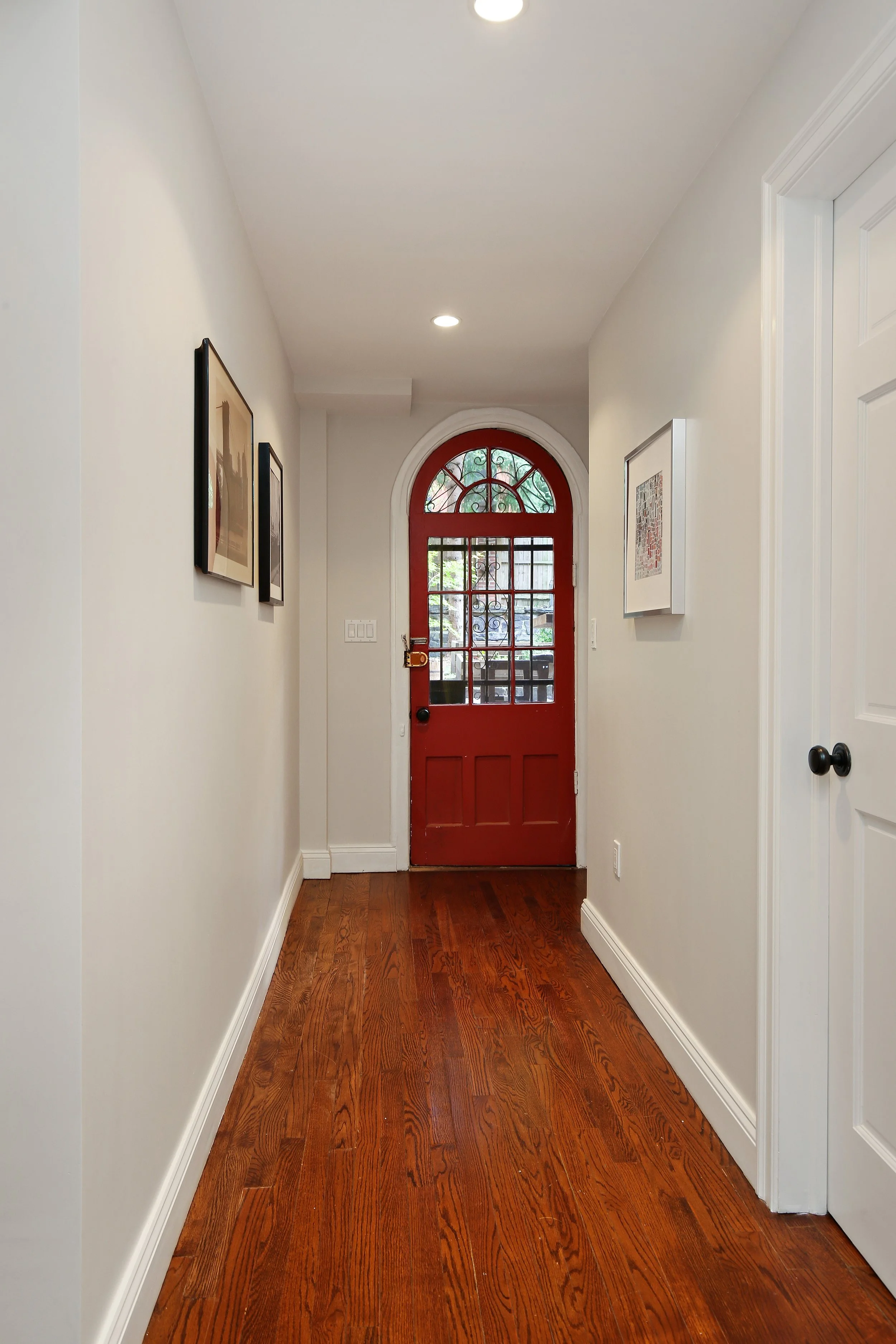 05_119HenryStreet_1_6_Hallway_HiRes.jpg
