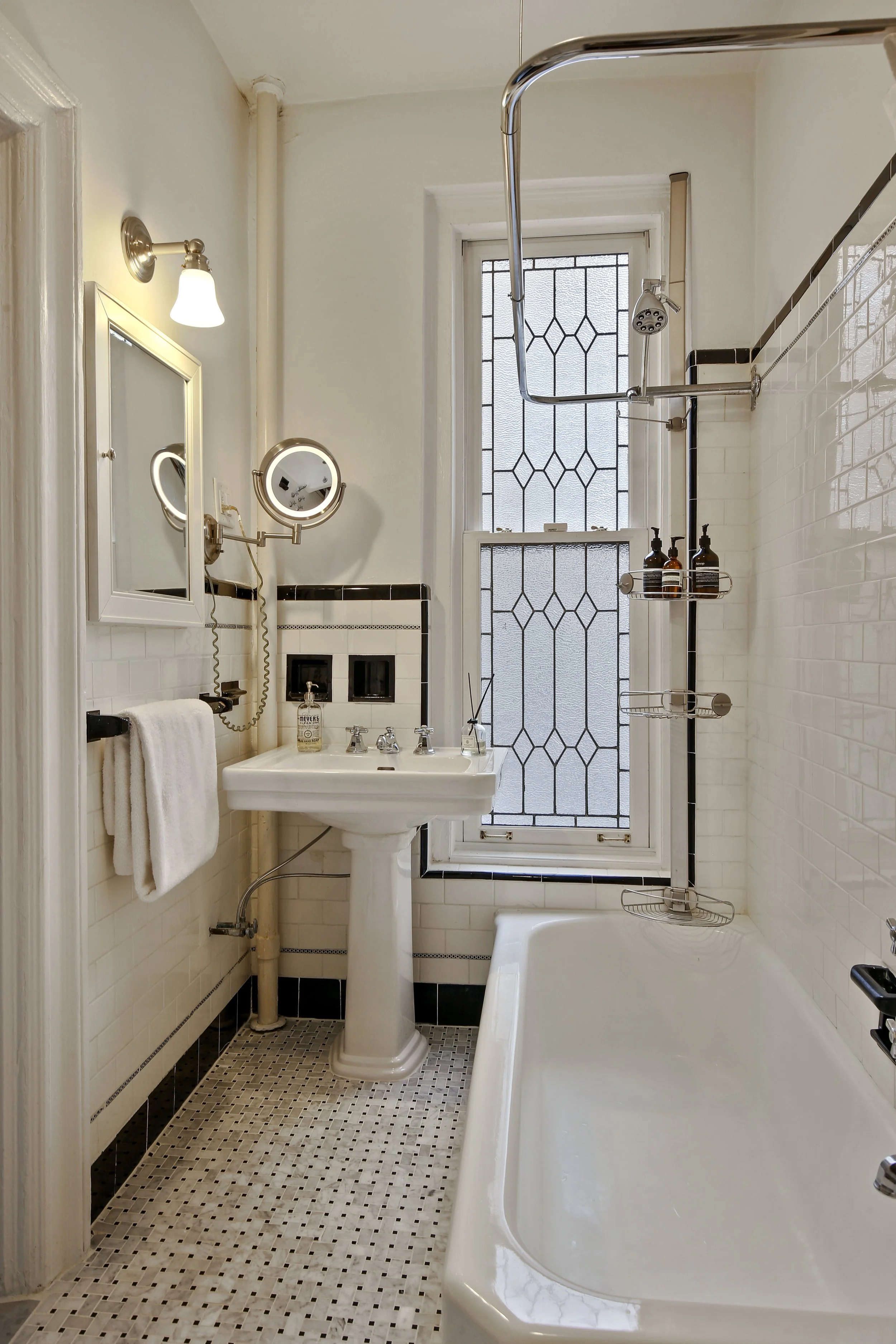 8_38LivingstonStreet_21_8_Bathroom_HiRes.jpg