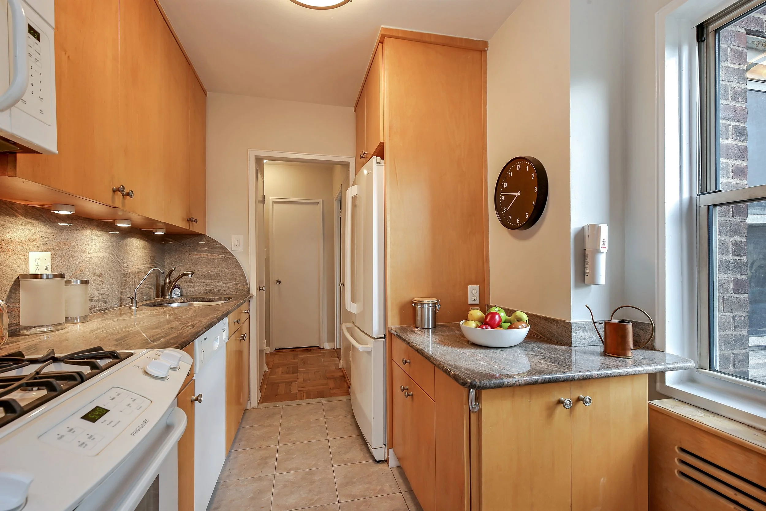 4_135WillowStreet_706_177_Kitchen_HiRes.jpg