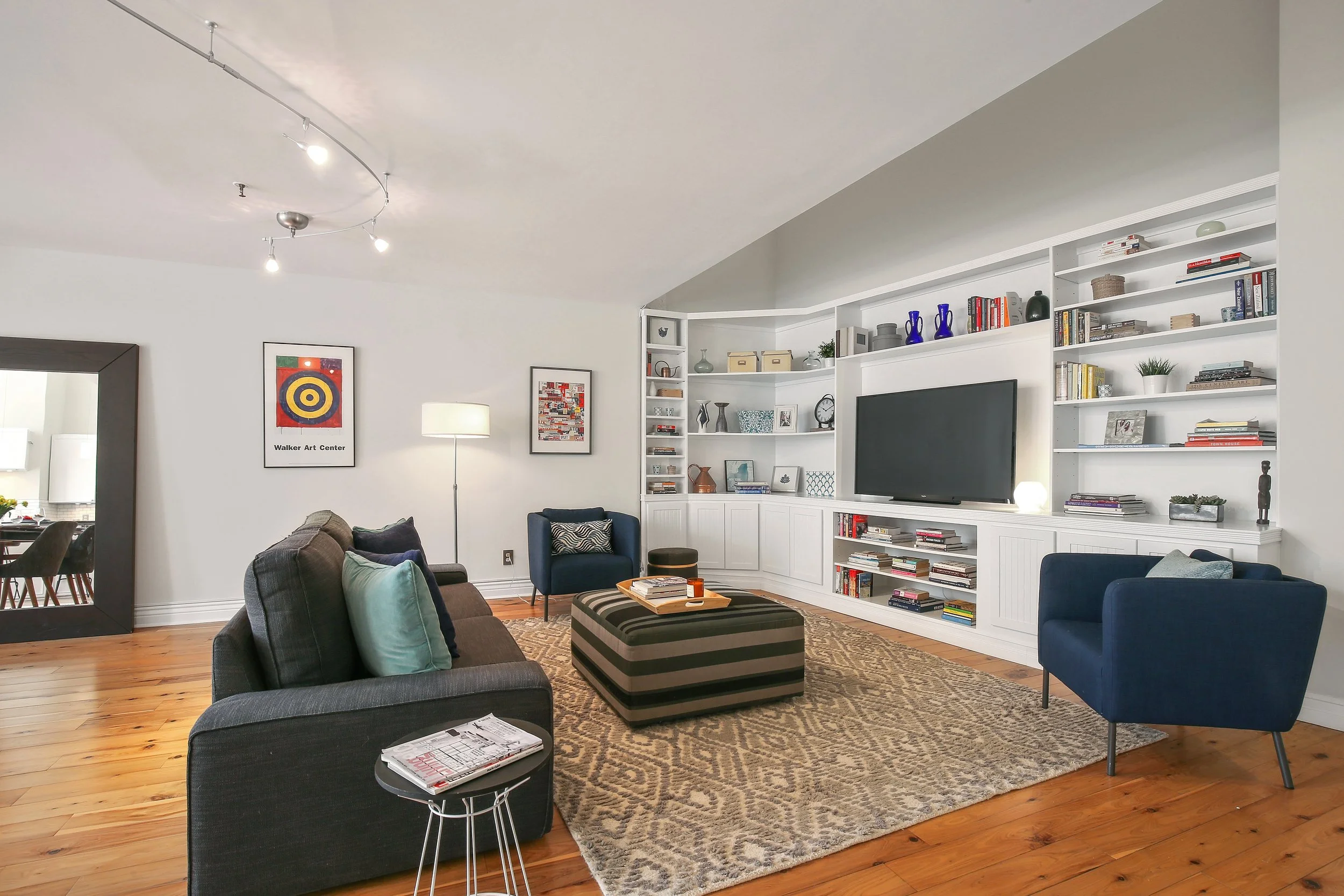01_689MyrtleAvenue_1I_1_LivingRoom_HiRes.jpg