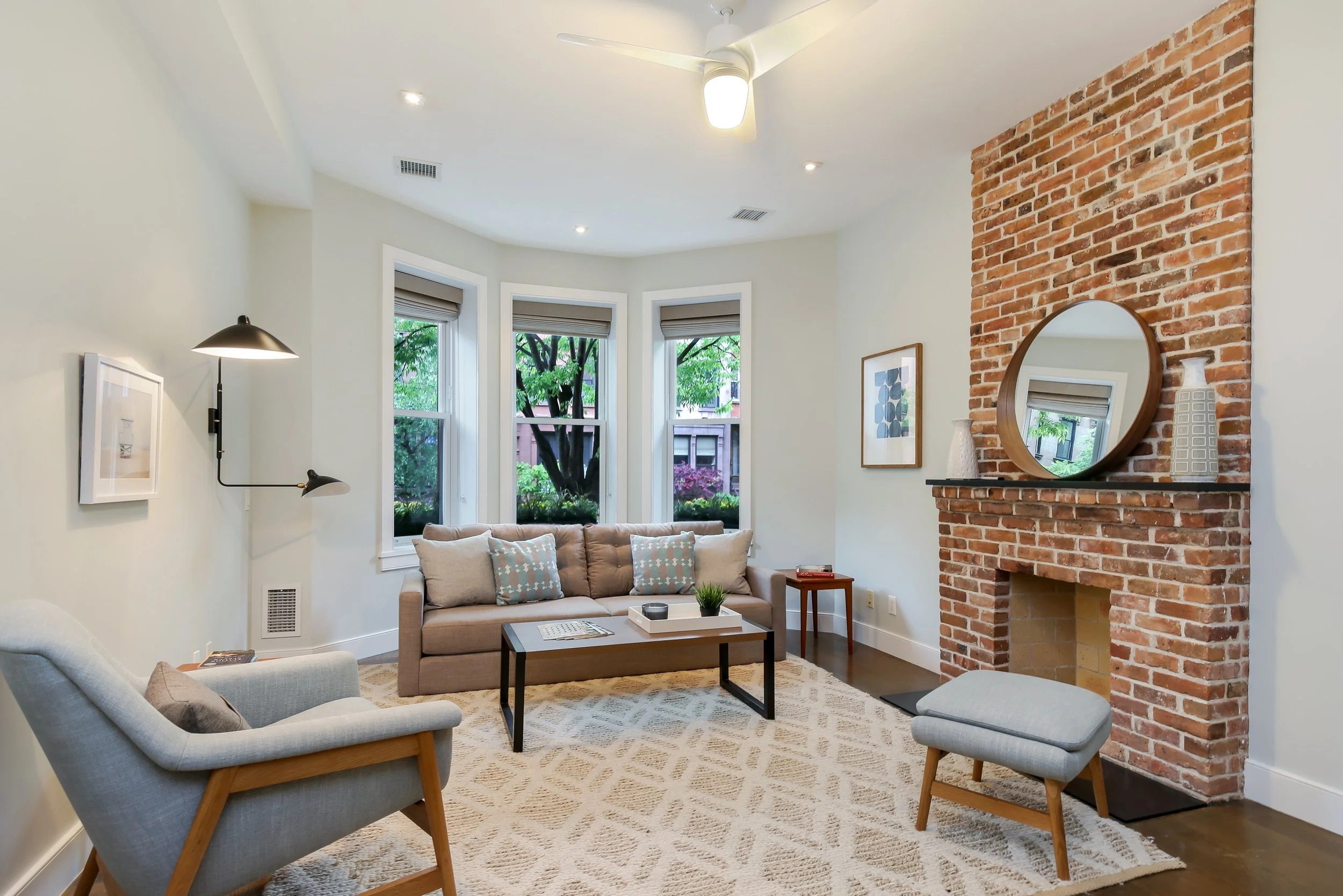 01_33SaintMarksAvenue_1_1_LivingRoom_HiRes.jpg